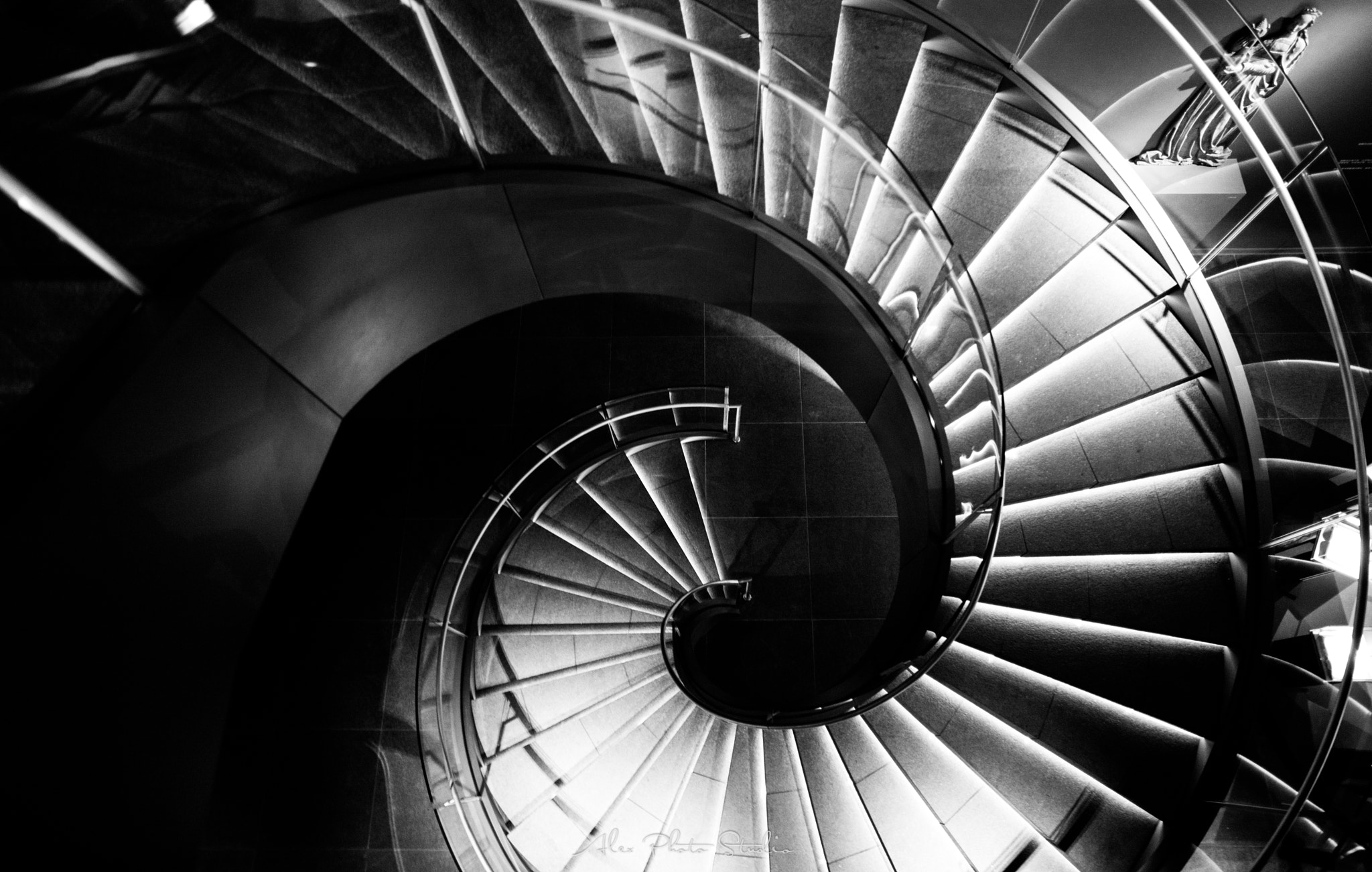Leica Summilux-M 21mm F1.4 Asph sample photo. Revolving stairs photography