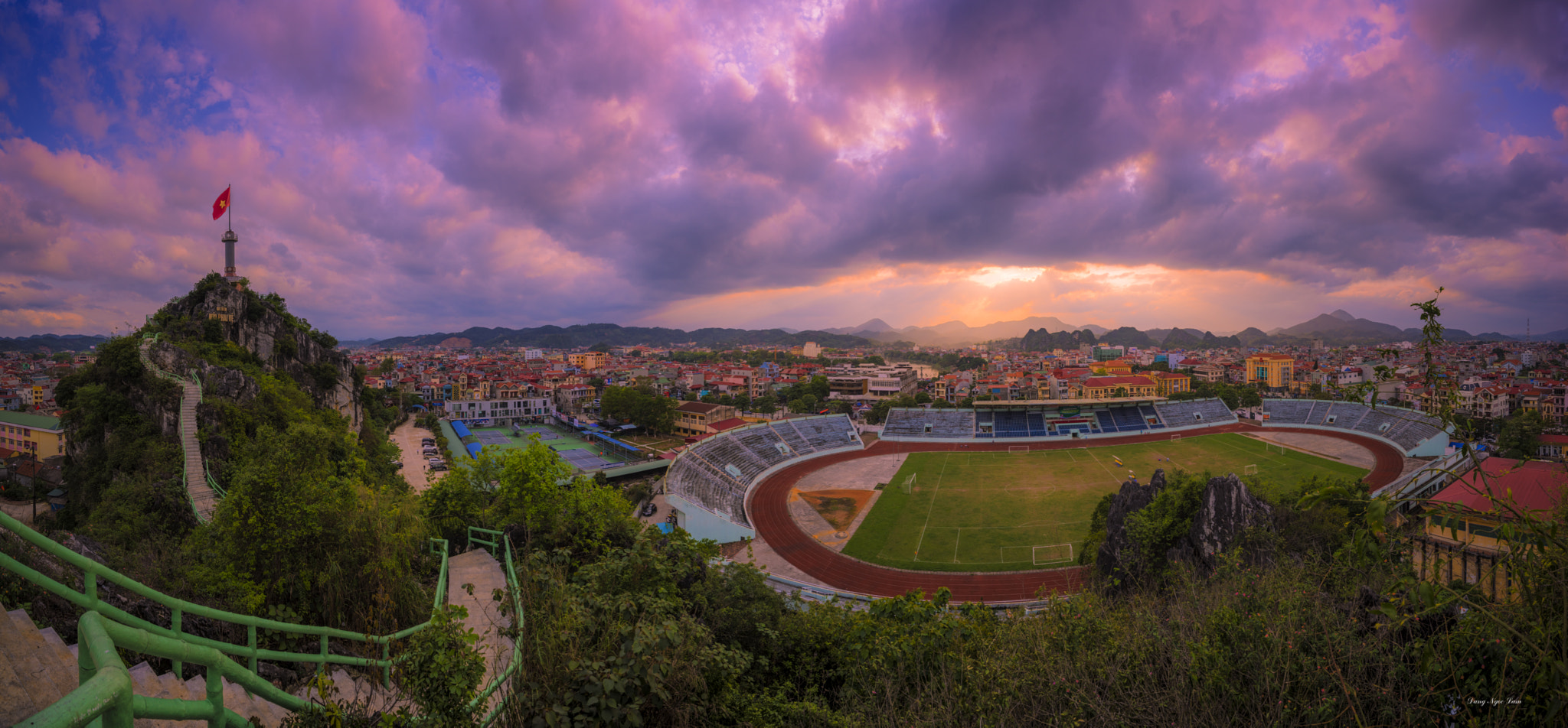 Sony a7R + Sony Vario-Tessar T* FE 16-35mm F4 ZA OSS sample photo. Cot co phai ve lang son photography