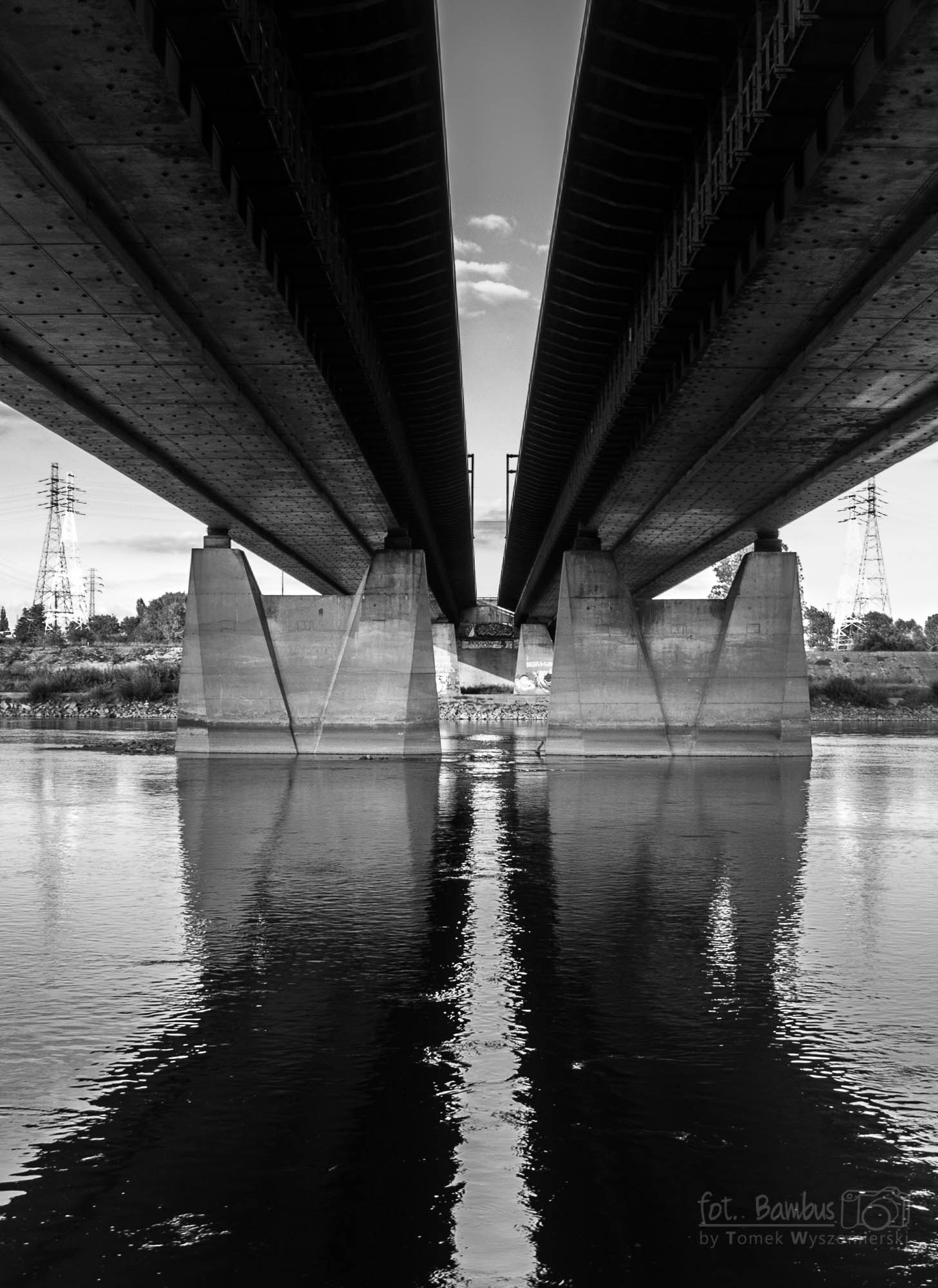 Olympus E-1 sample photo. Under the bridge photography