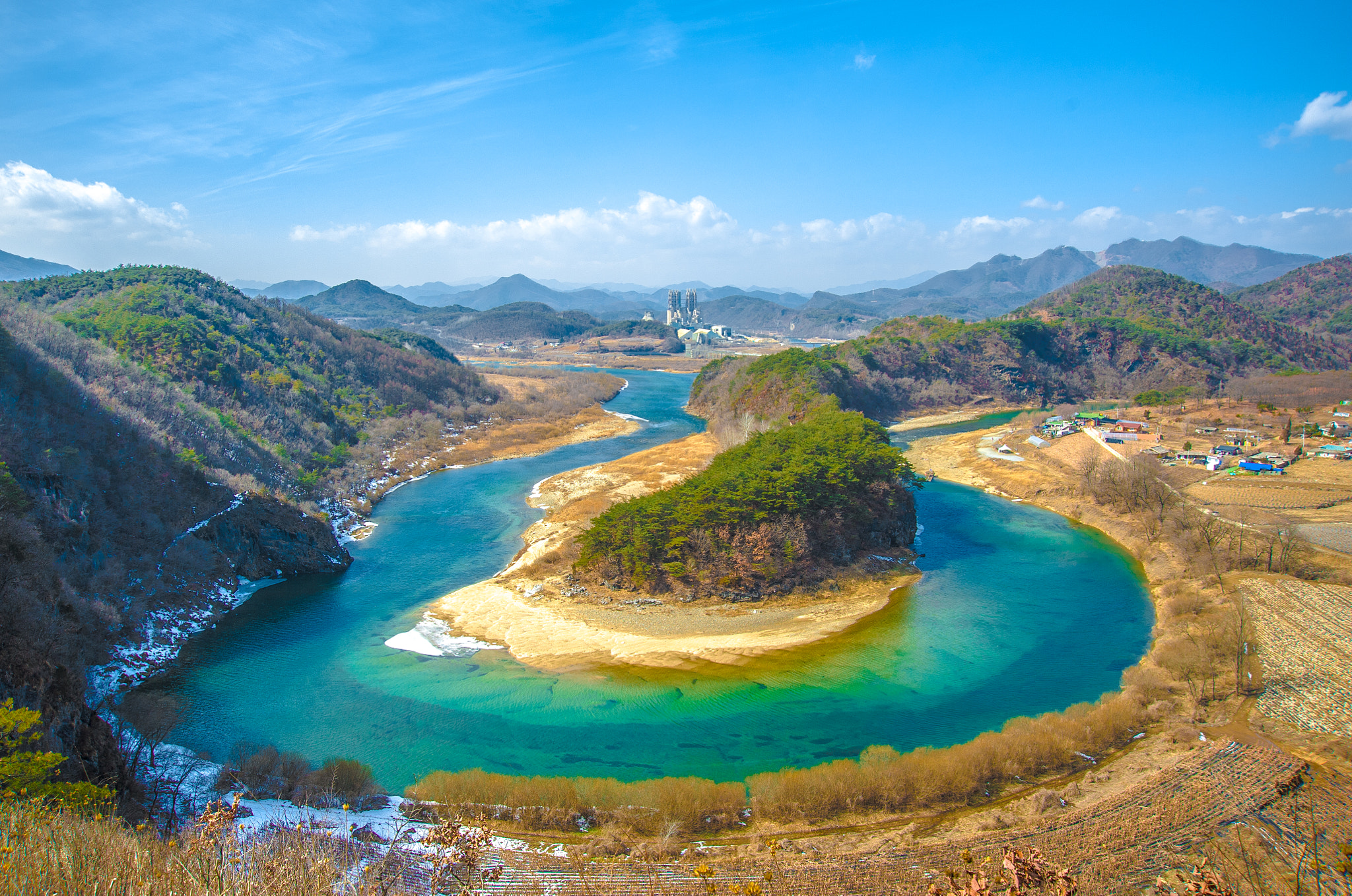 Nikon AF Nikkor 24-85mm F2.8-4D IF sample photo. The shape of the korean peninsula photography