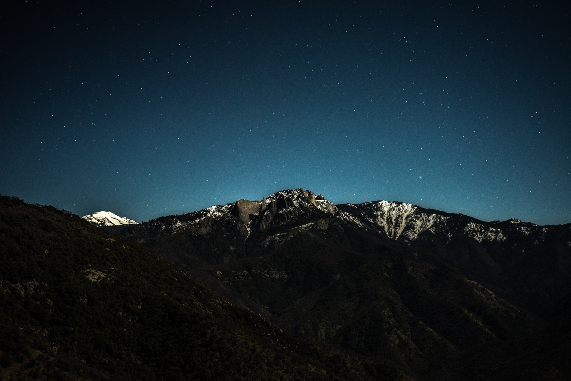 Sony a7R + Sony Vario-Tessar T* FE 16-35mm F4 ZA OSS sample photo. Star 1 sequoia national park photography
