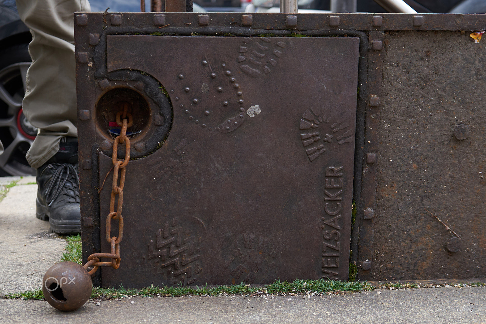 Sony a7 + Sony FE 28-70mm F3.5-5.6 OSS sample photo. Lock and foot prints entrance door sewerage photography