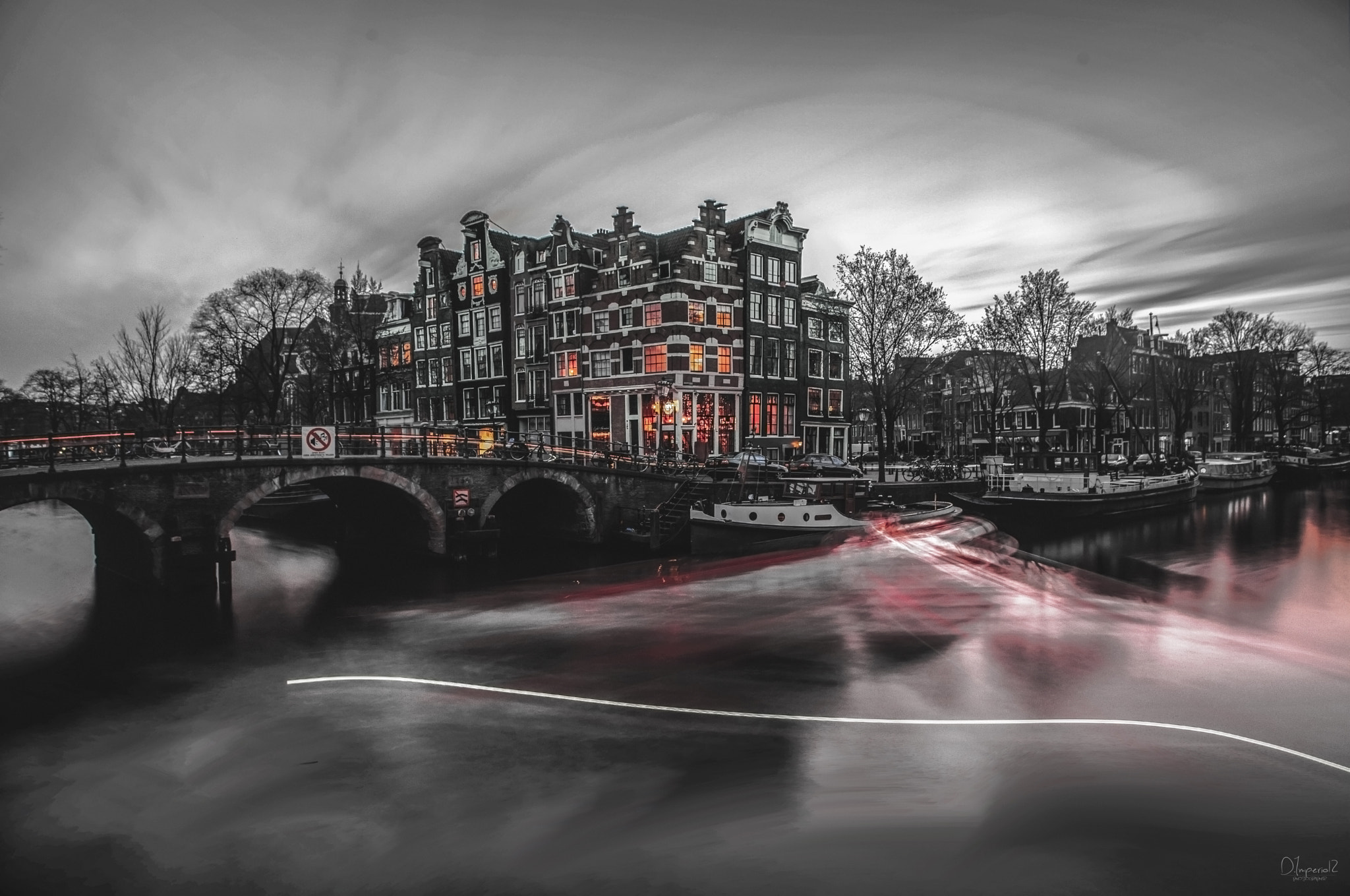 Canon EOS 5D Mark II + Sigma 20mm EX f/1.8 sample photo. Shape of amsterdam photography