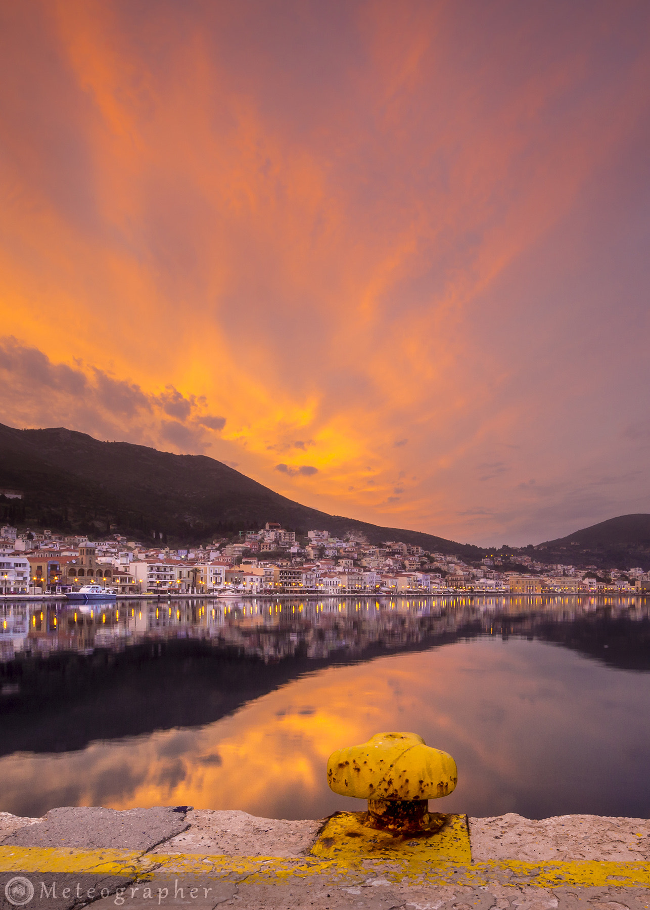 Samyang 14mm F2.8 ED AS IF UMC sample photo. The sky is on fire photography