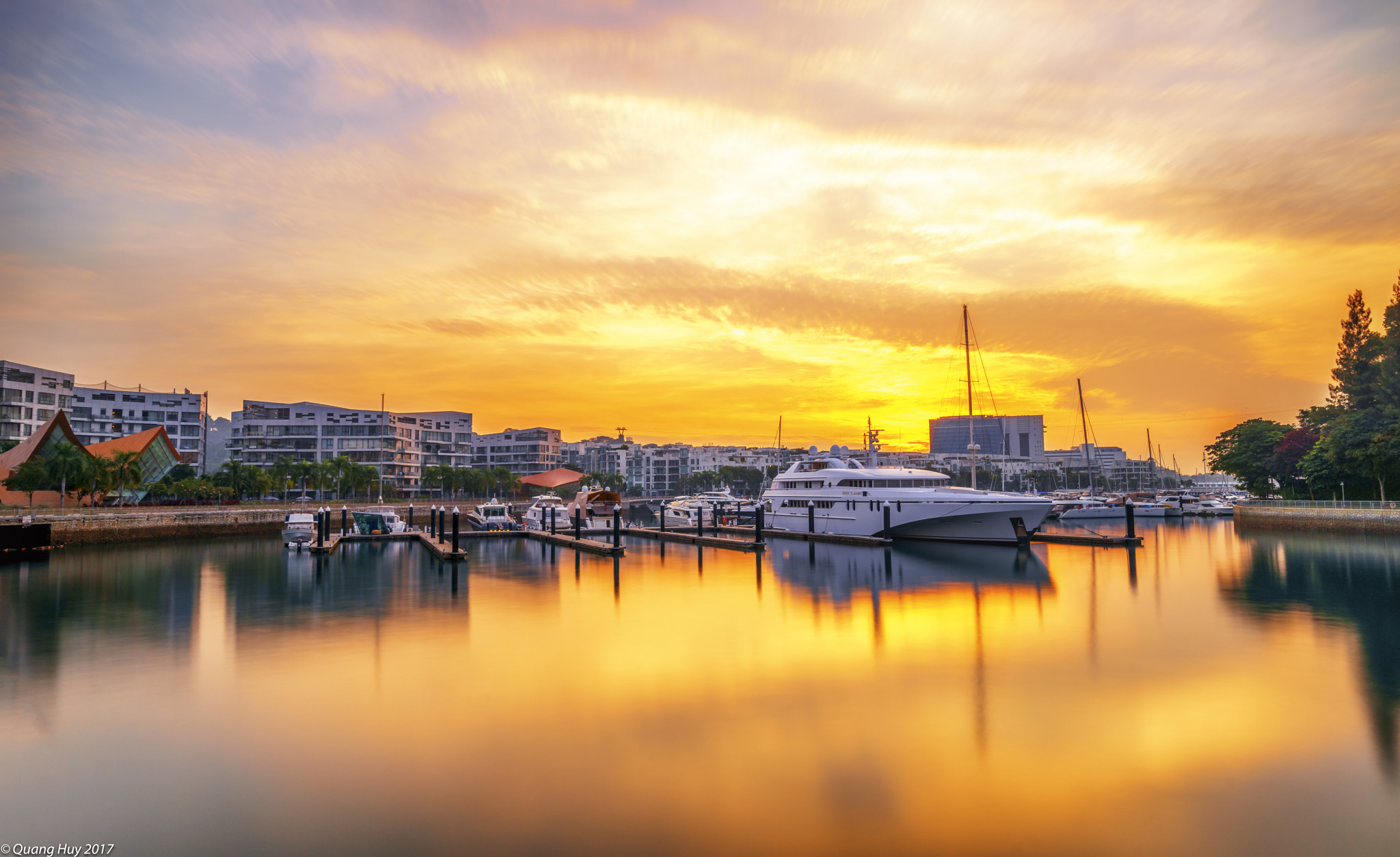 Sony a7R + Sony Vario-Tessar T* FE 16-35mm F4 ZA OSS sample photo. Keppel bay morning photography