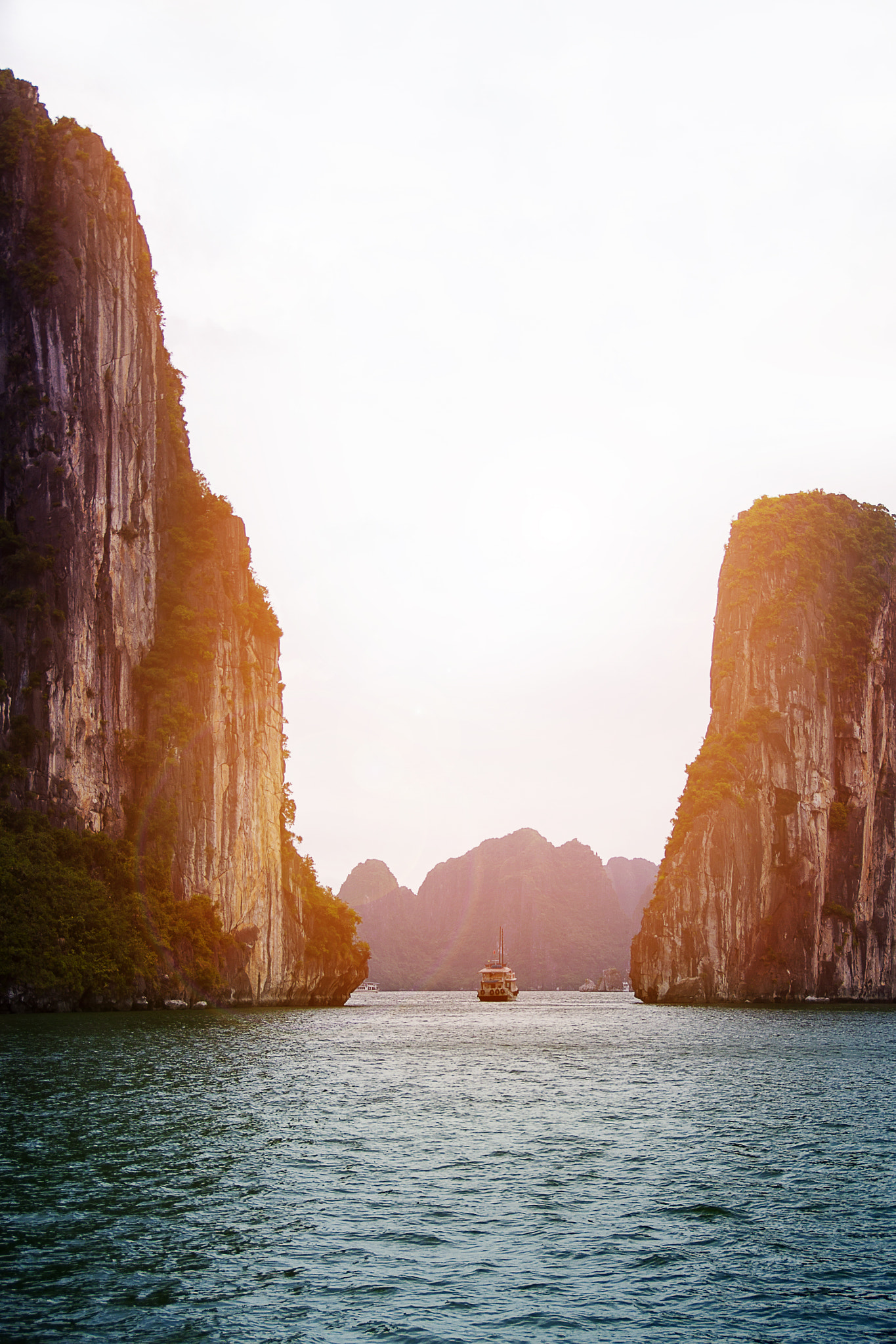 Sigma 18-250mm F3.5-6.3 DC OS HSM sample photo. Ha long bay photography