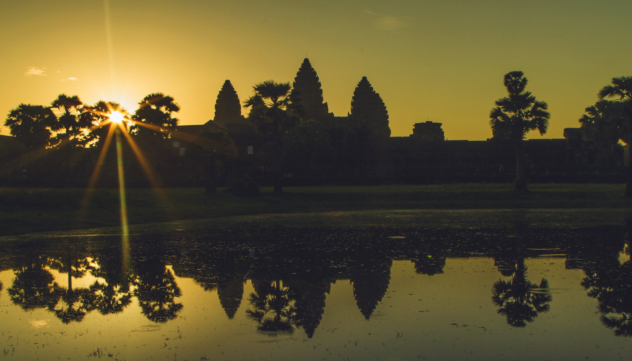 Canon EOS 7D + Canon EF 24-70mm F2.8L USM sample photo. Angkor wat photography