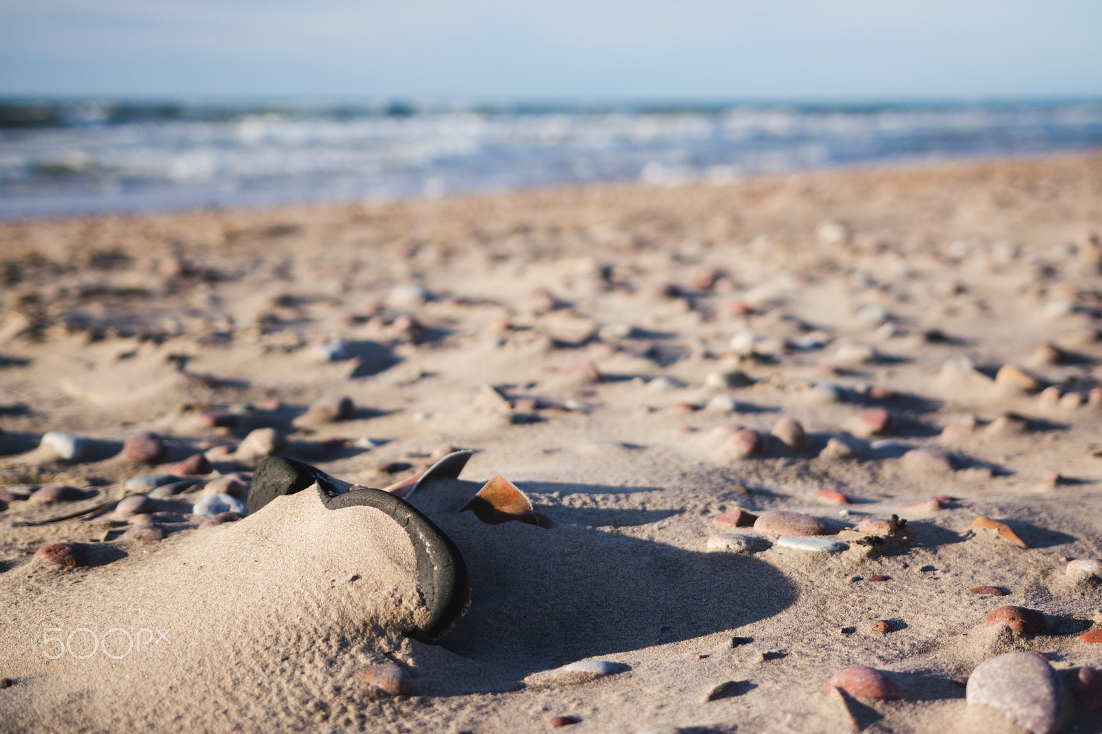 Nikon D7100 sample photo. Old shoe left behind on sea shore photography