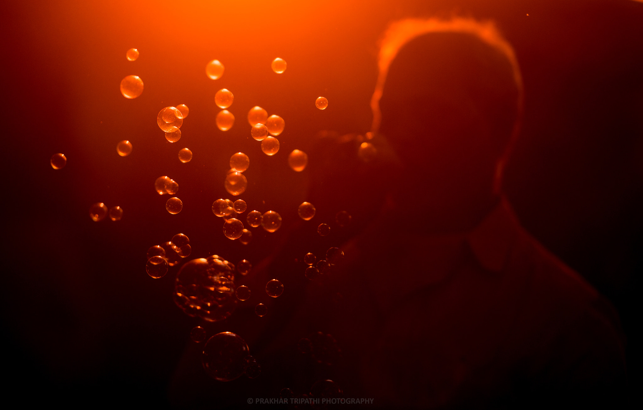 Nikon AF-S Nikkor 70-200mm F2.8G ED VR II sample photo. Blowing out bubbles of gold photography