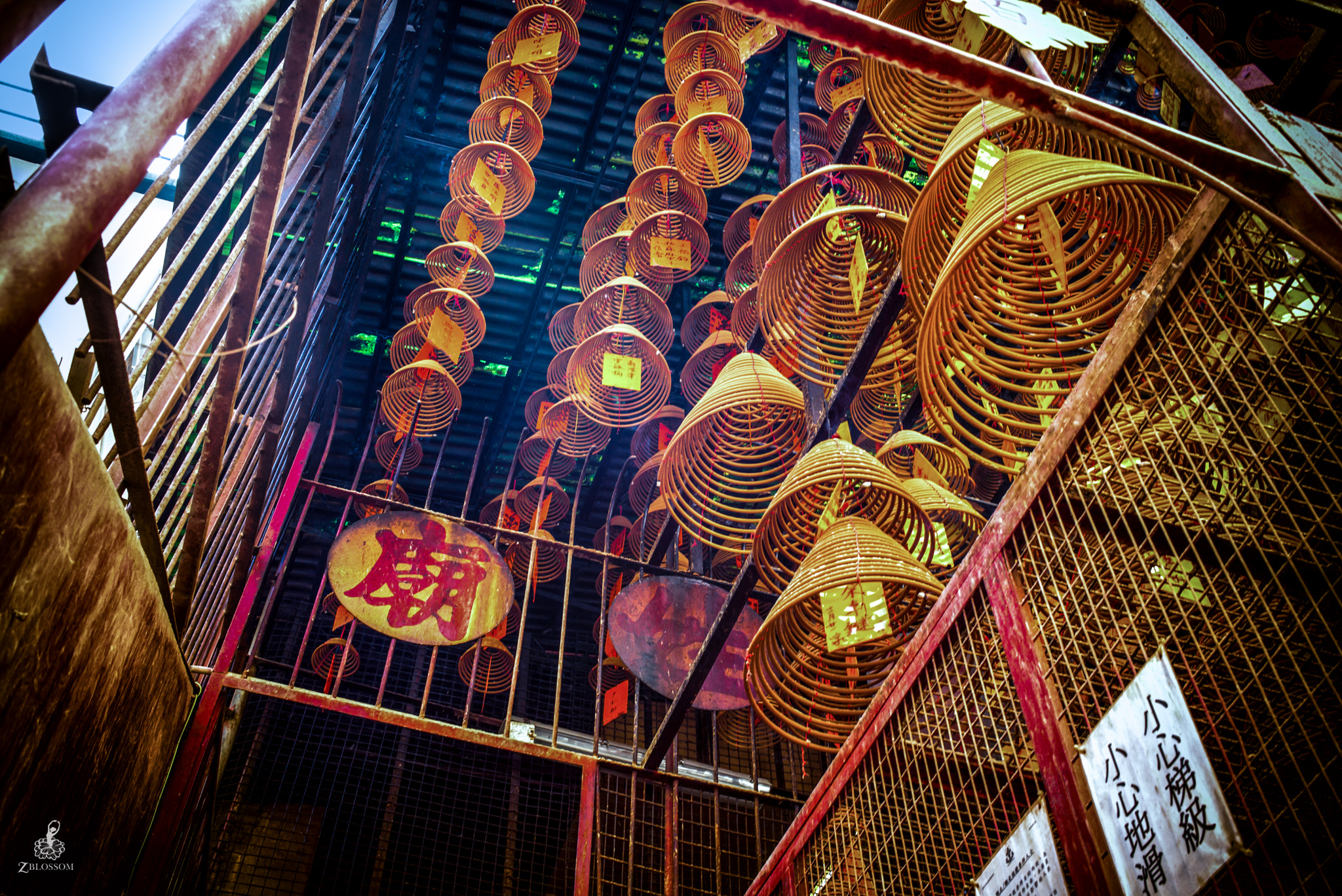 Leica Summilux-M 35mm F1.4 ASPH sample photo. Incense burning in small temple photography