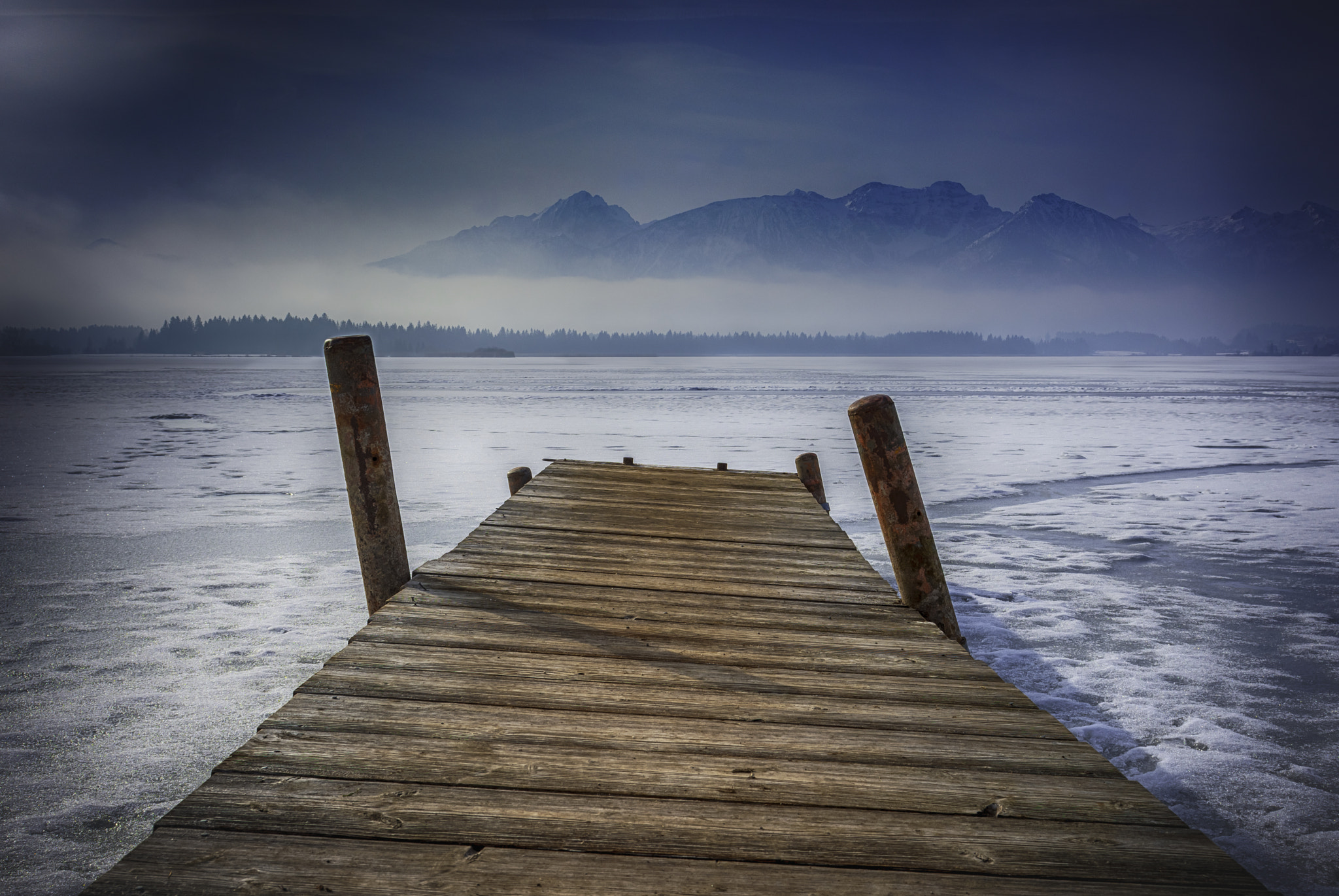 Nikon AF-S Nikkor 24-70mm F2.8G ED sample photo. Frozen austrian lake photography