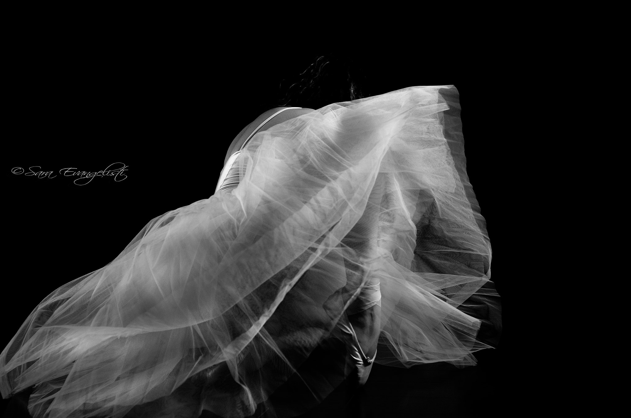 Nikon D5100 sample photo. La ballerina in bianco e nero photography