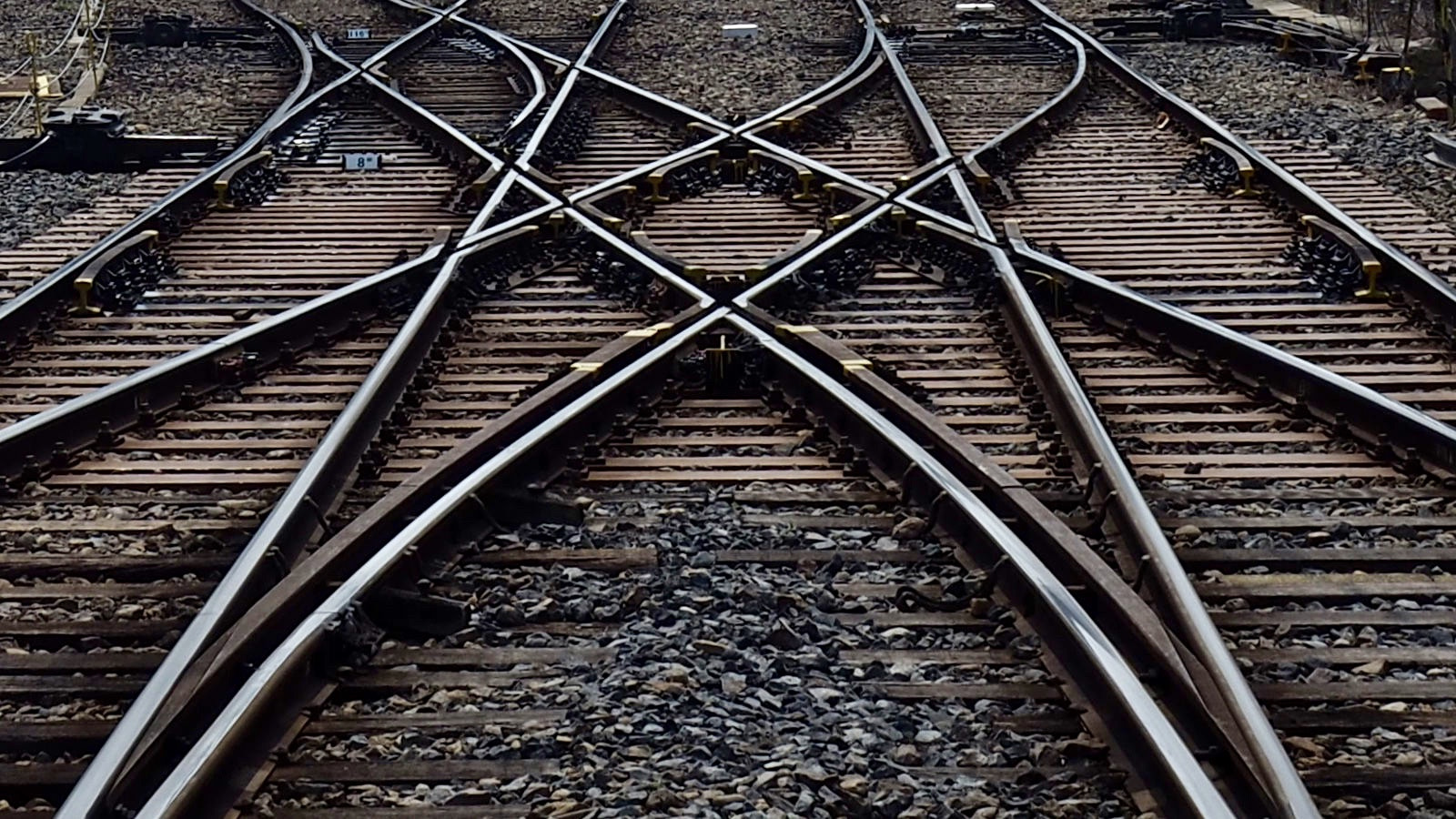 Olympus M.Zuiko Digital ED 12-40mm F2.8 Pro sample photo. Converging and diverging photography