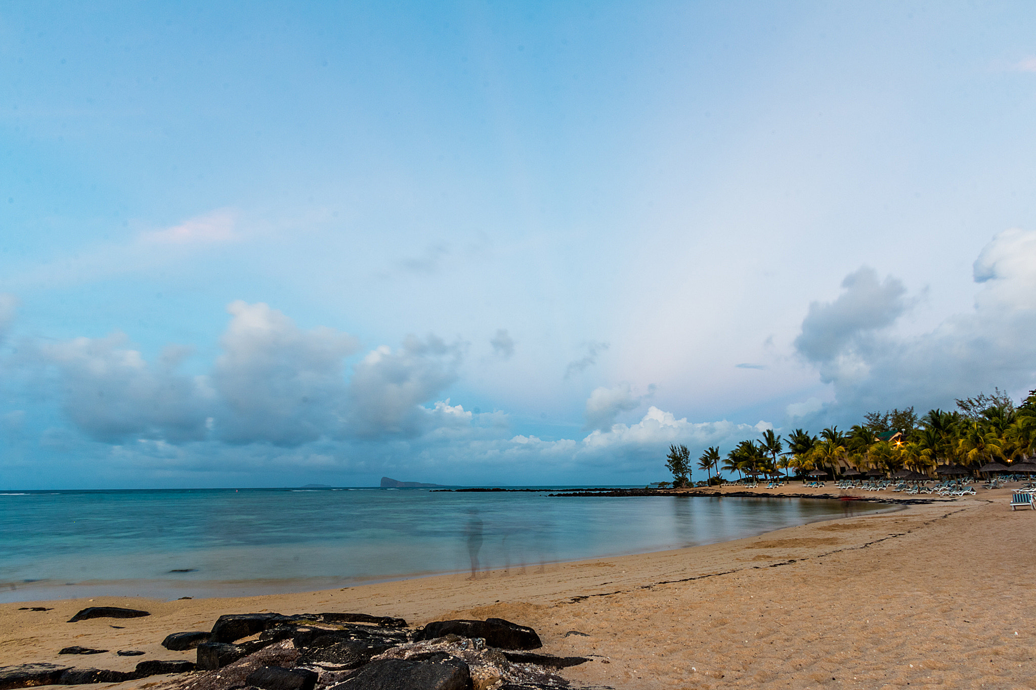 Canon EF-S 10-22mm F3.5-4.5 USM sample photo. Ghost of the beach photography