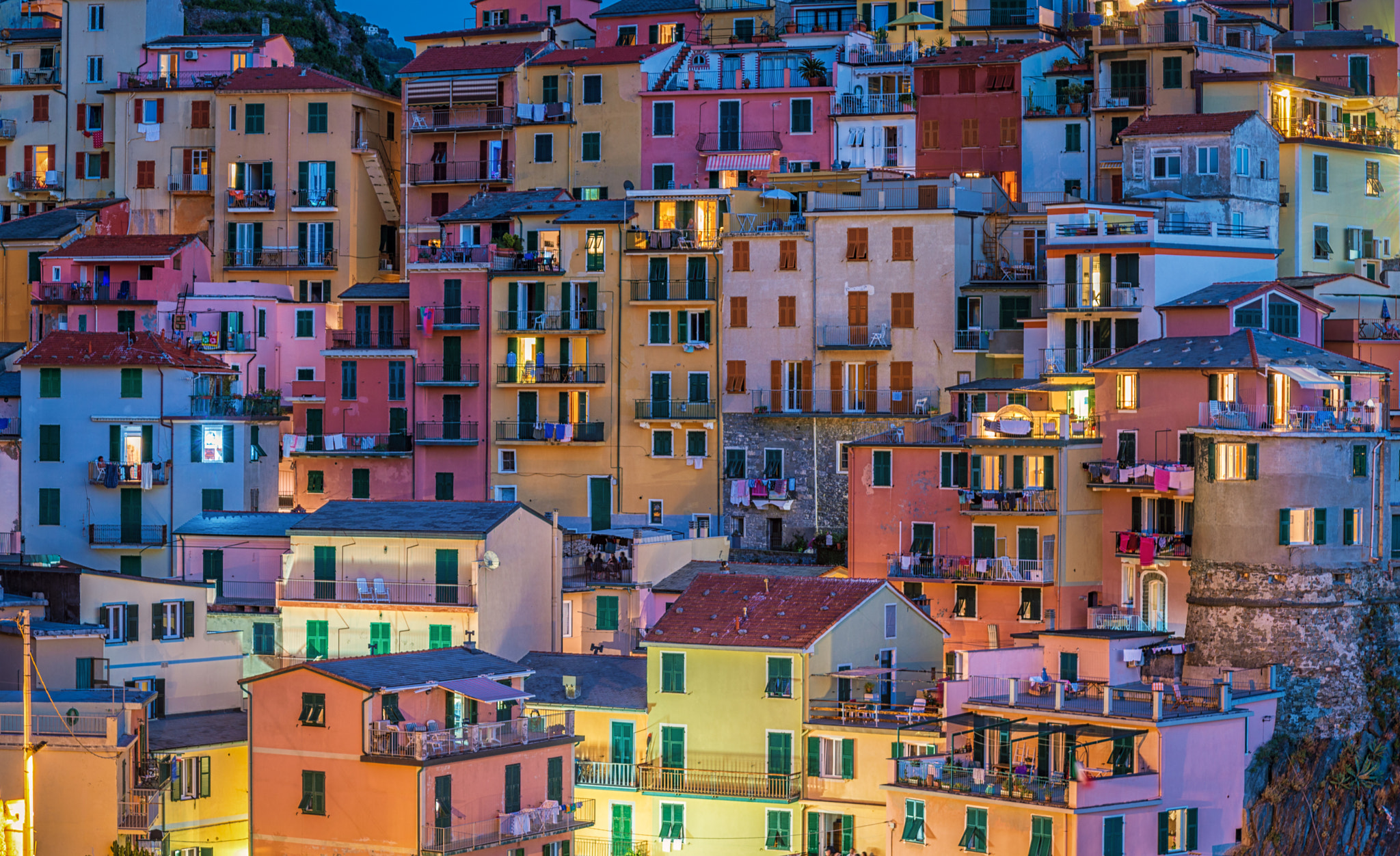 Nikon AF Nikkor 24-85mm F2.8-4D IF sample photo. Manarola buildings photography