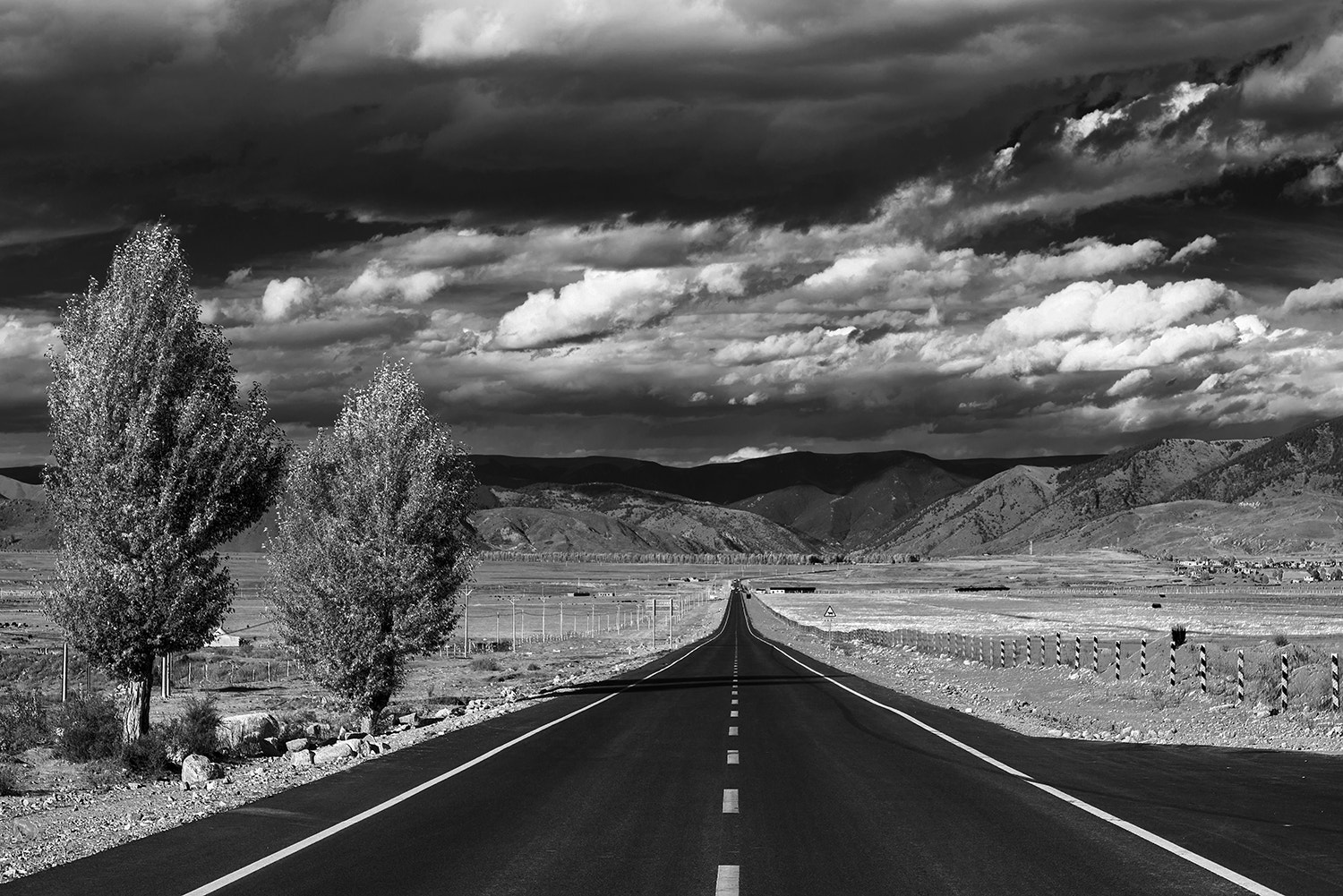 Nikon AF-S Nikkor 70-200mm F4G ED VR sample photo. Road to the plateau photography