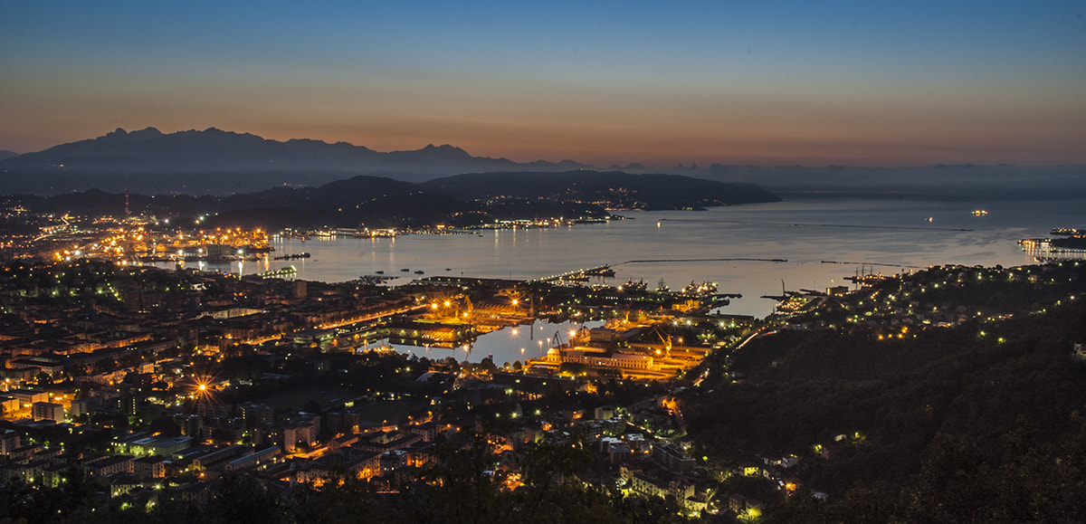 Nikon D70 + Nikon AF-S DX Nikkor 18-70mm F3.5-4.5G ED-IF sample photo. The gulf of poets at dawn photography