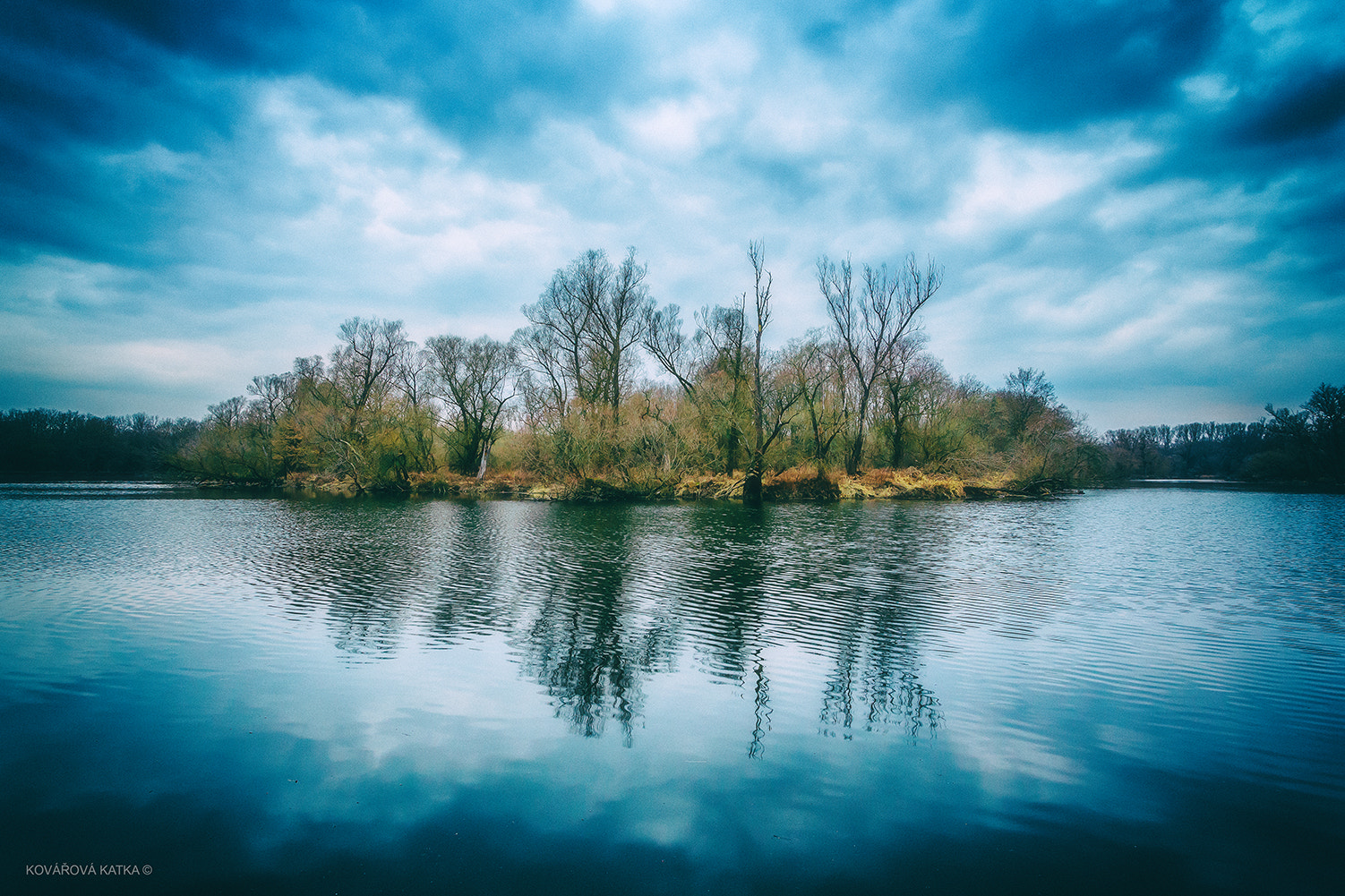 Canon EF-S 10-22mm F3.5-4.5 USM sample photo. Zrkadlo photography