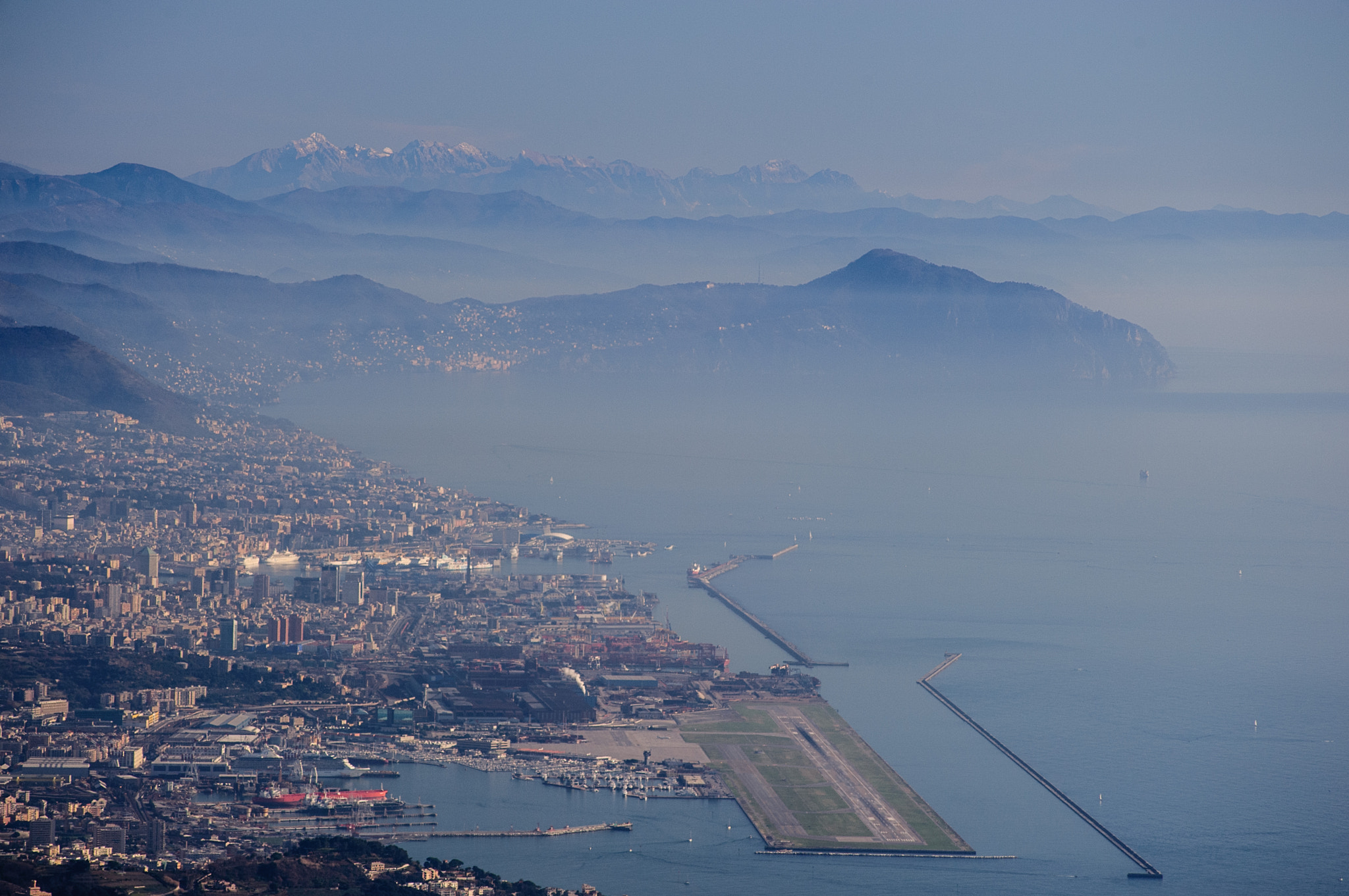 Nikon D700 + AF Nikkor 70-210mm f/4-5.6 sample photo. Genoa from argentea summit photography