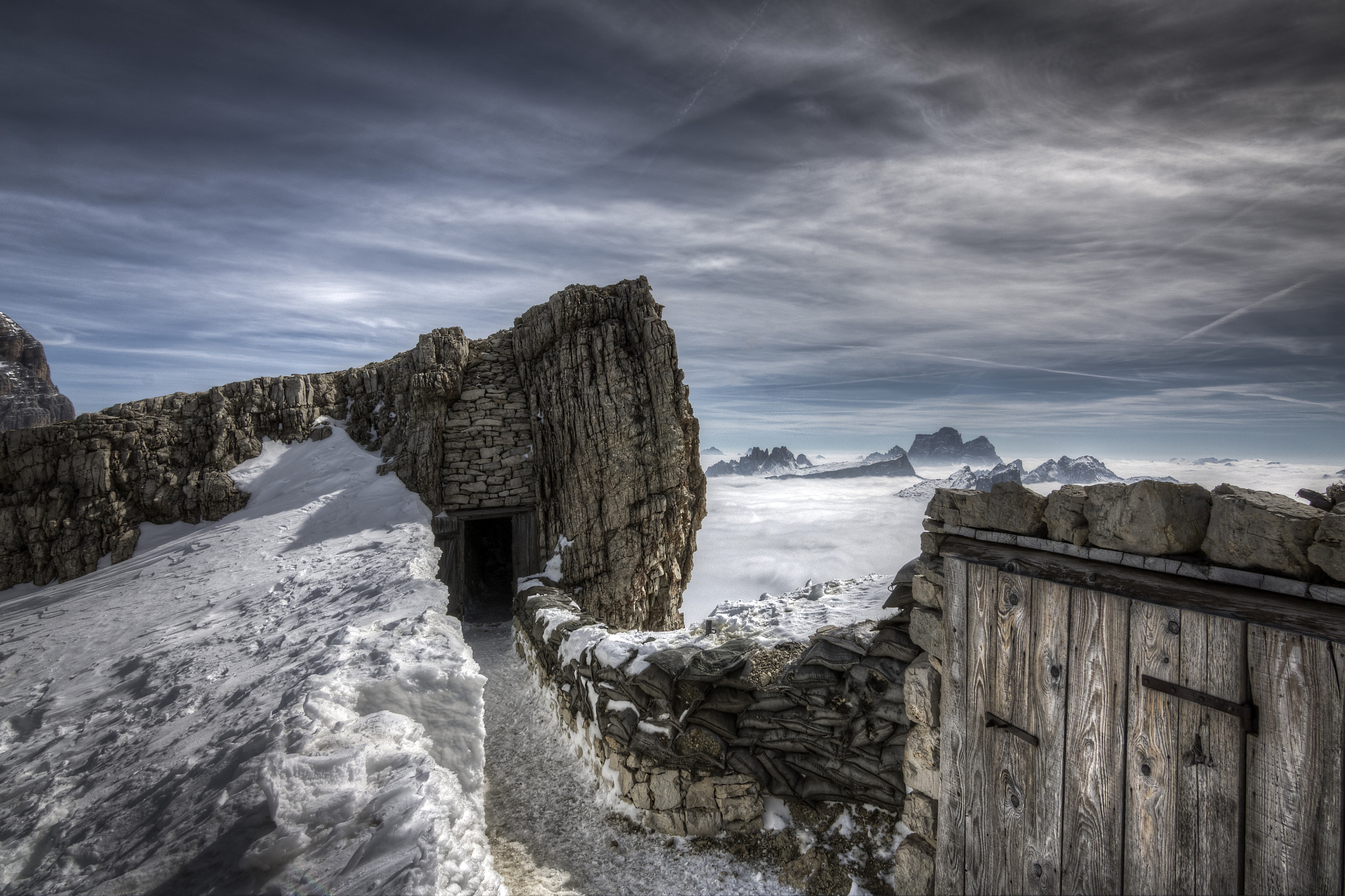 Canon EOS 750D (EOS Rebel T6i / EOS Kiss X8i) sample photo. Trench on a sea of clouds photography