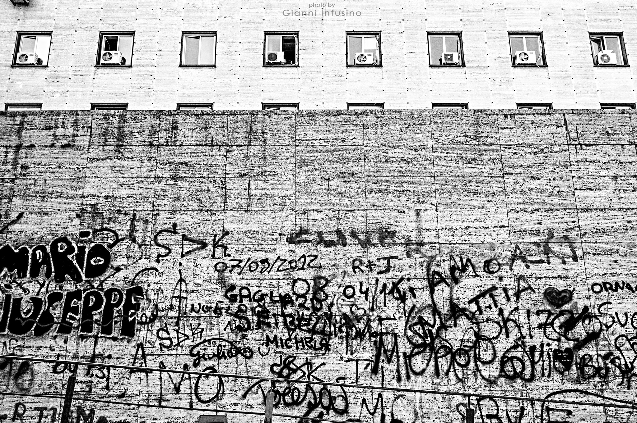 Nikon D3200 sample photo. The wall photography