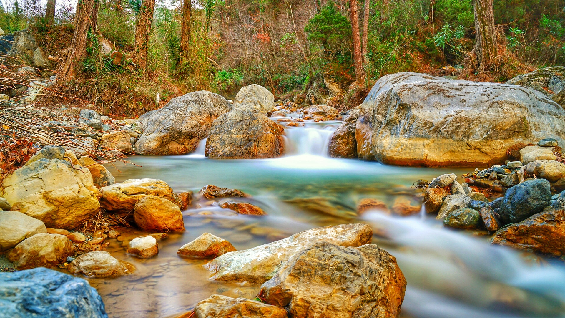 Sony a7R II + Sony Vario-Tessar T* FE 16-35mm F4 ZA OSS sample photo. Clean water photography