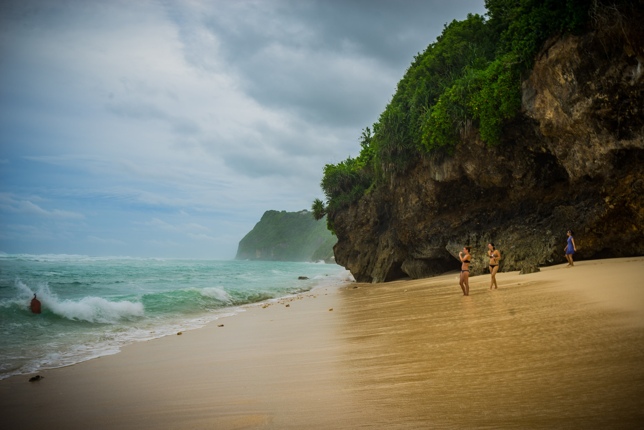 Sony a7R + Sony Vario-Tessar T* FE 16-35mm F4 ZA OSS sample photo. The high cliff at melasti beach photography