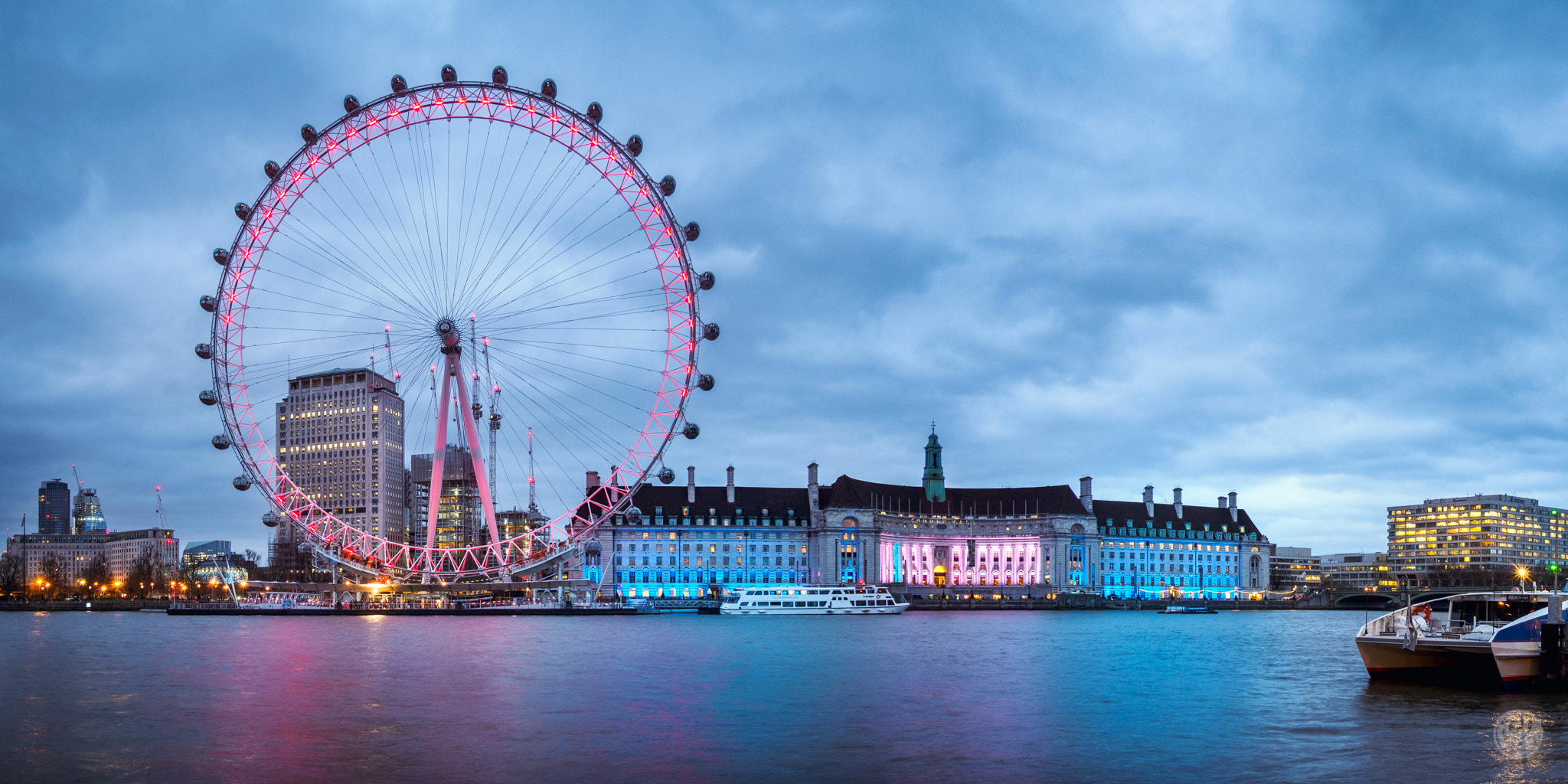 Olympus OM-D E-M10 II + Panasonic Lumix G 14mm F2.5 ASPH sample photo. London eye and the county hall photography