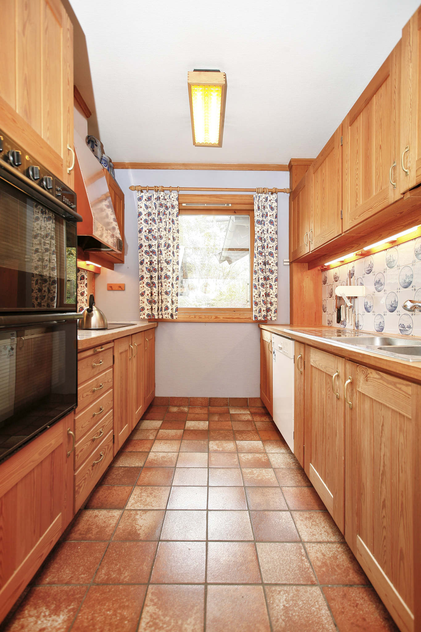 Canon EOS 5D + Canon EF 17-40mm F4L USM sample photo. House house () photography