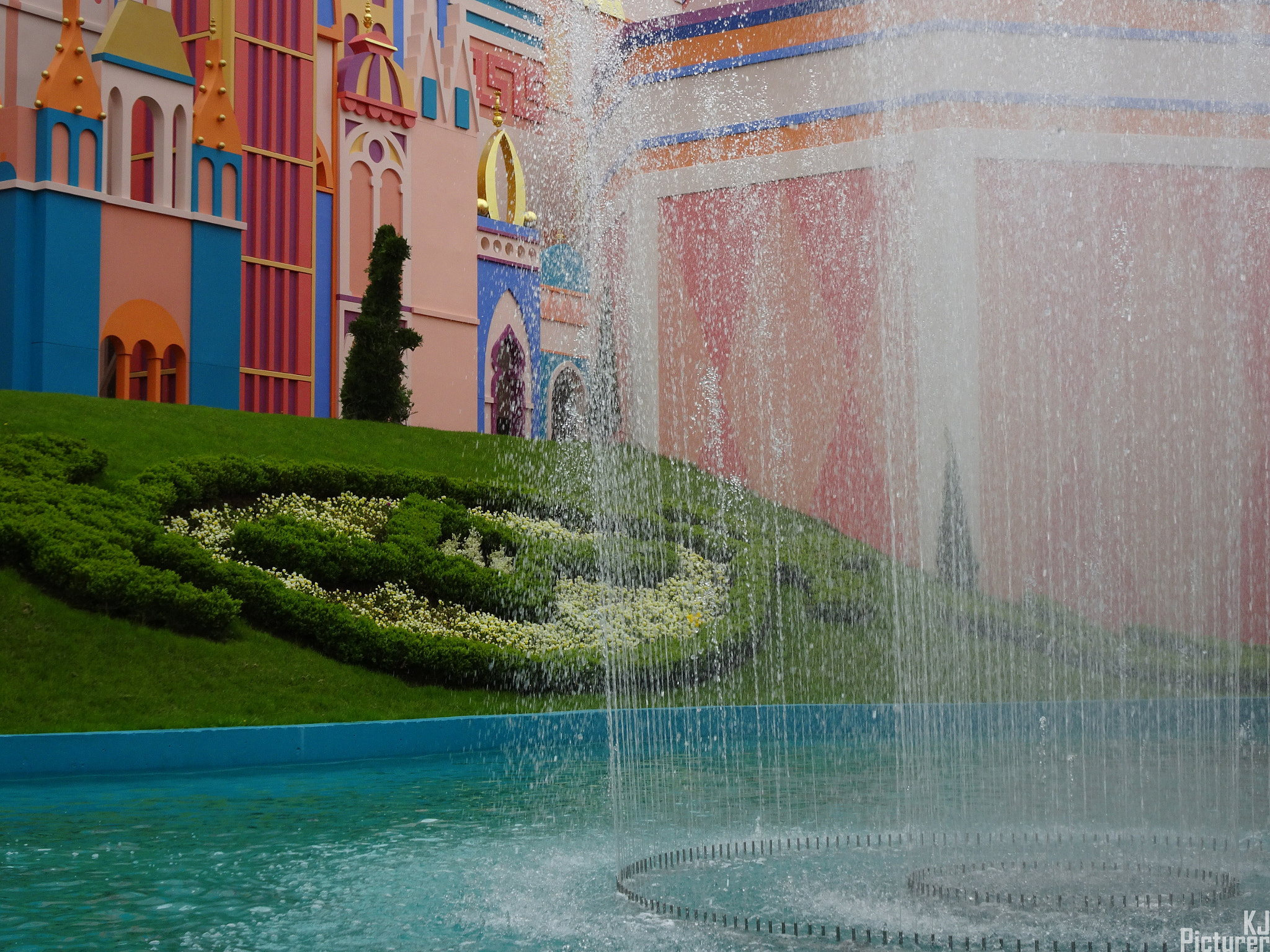 Sony Cyber-shot DSC-WX500 sample photo. "it's a small world" - disneyland photography