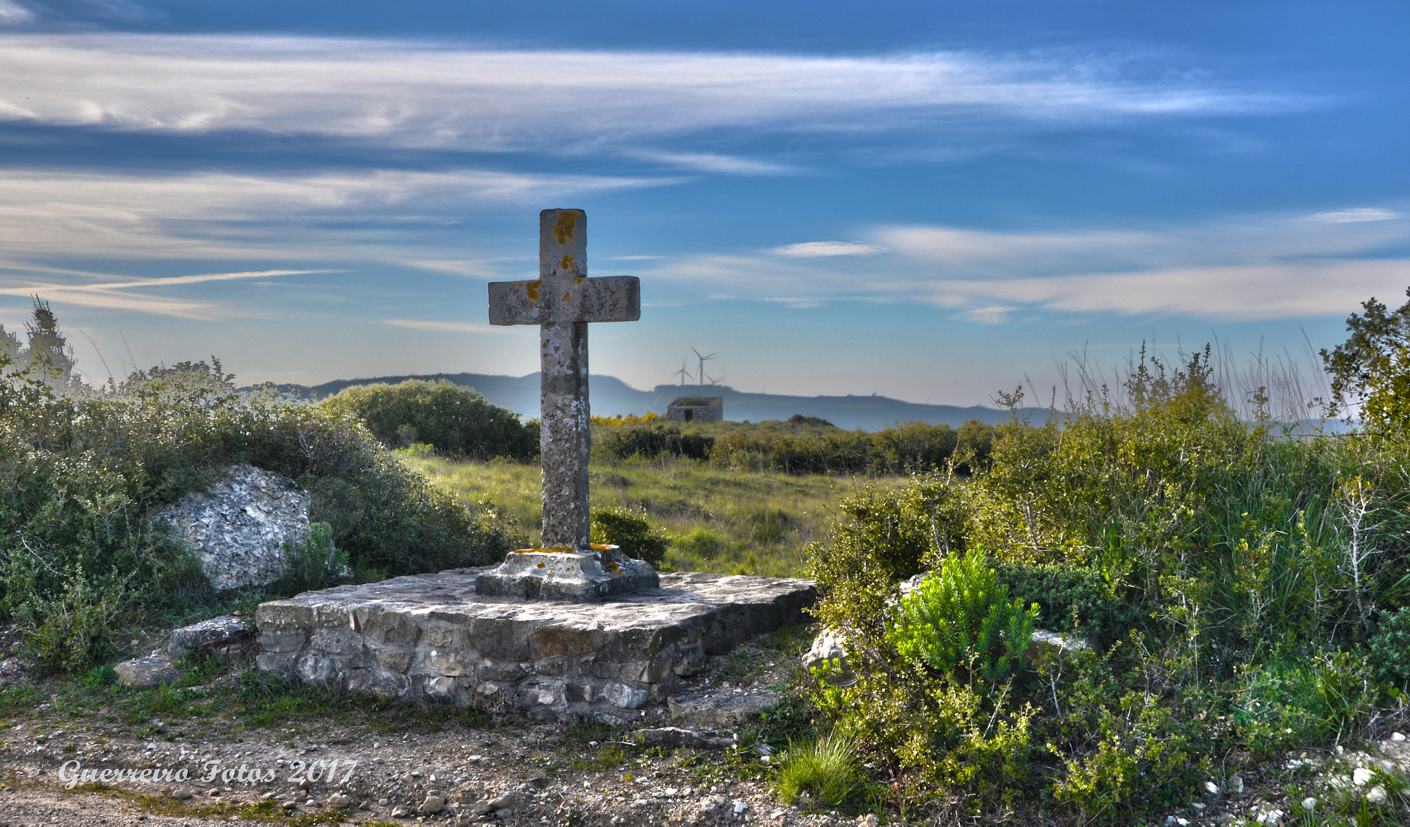 Nikon D5100 + Sigma 18-250mm F3.5-6.3 DC OS HSM sample photo. The cross photography