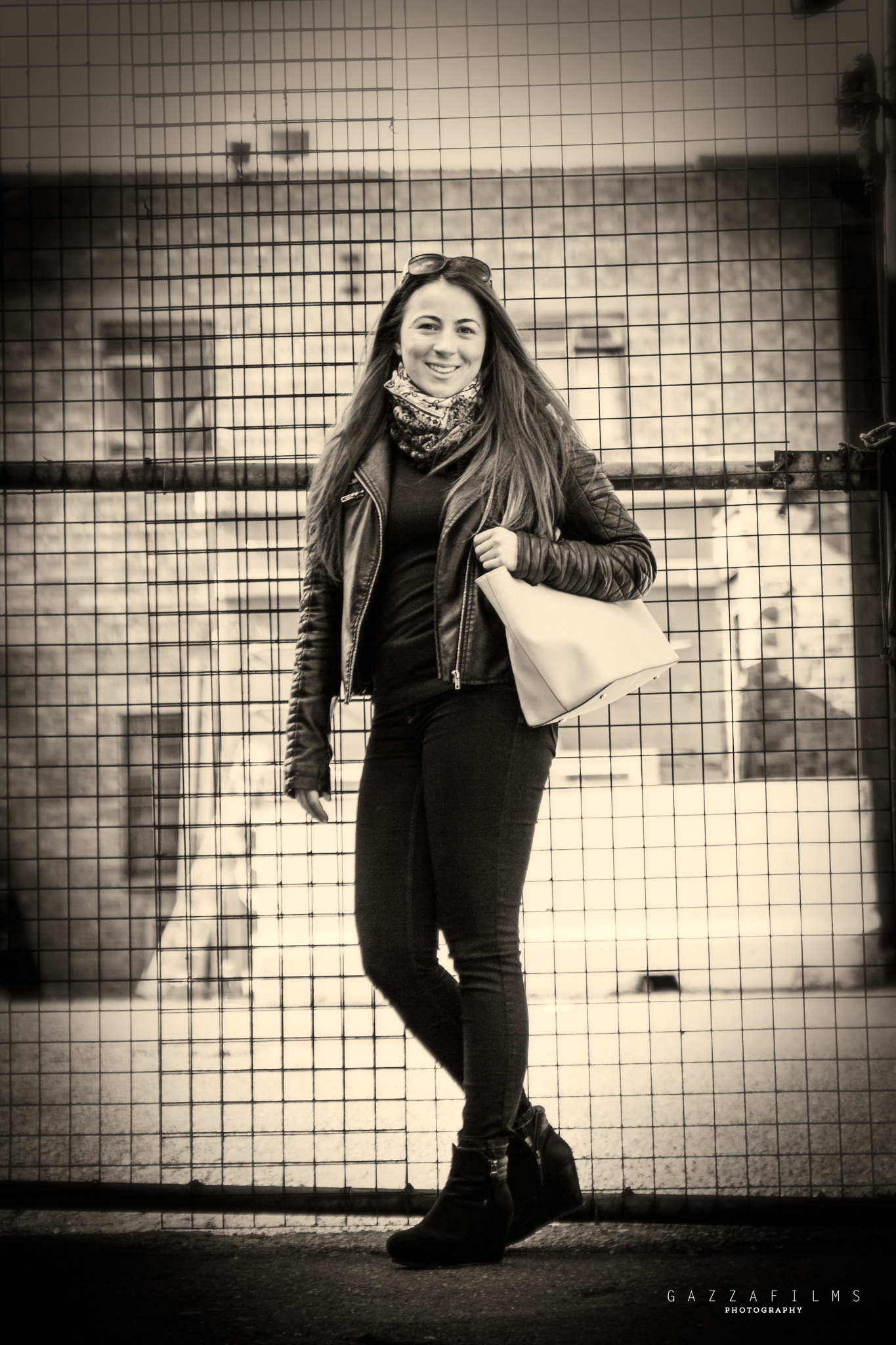 Canon EOS 550D (EOS Rebel T2i / EOS Kiss X4) sample photo. Amy at the gate photography