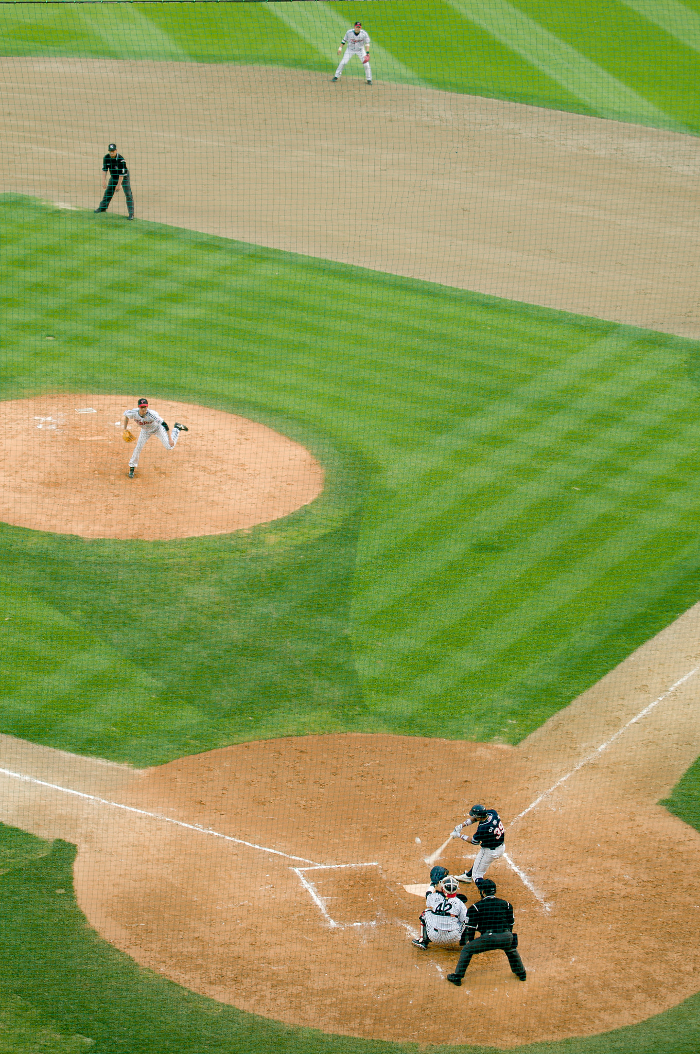 Nikon D300 + AF-S Zoom-Nikkor 80-200mm f/2.8D IF-ED sample photo. Baseball game photography