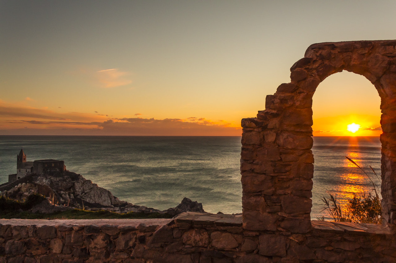 Canon EF-S 18-55mm F3.5-5.6 IS sample photo. La finestra...tramonto portovenere liguria photography