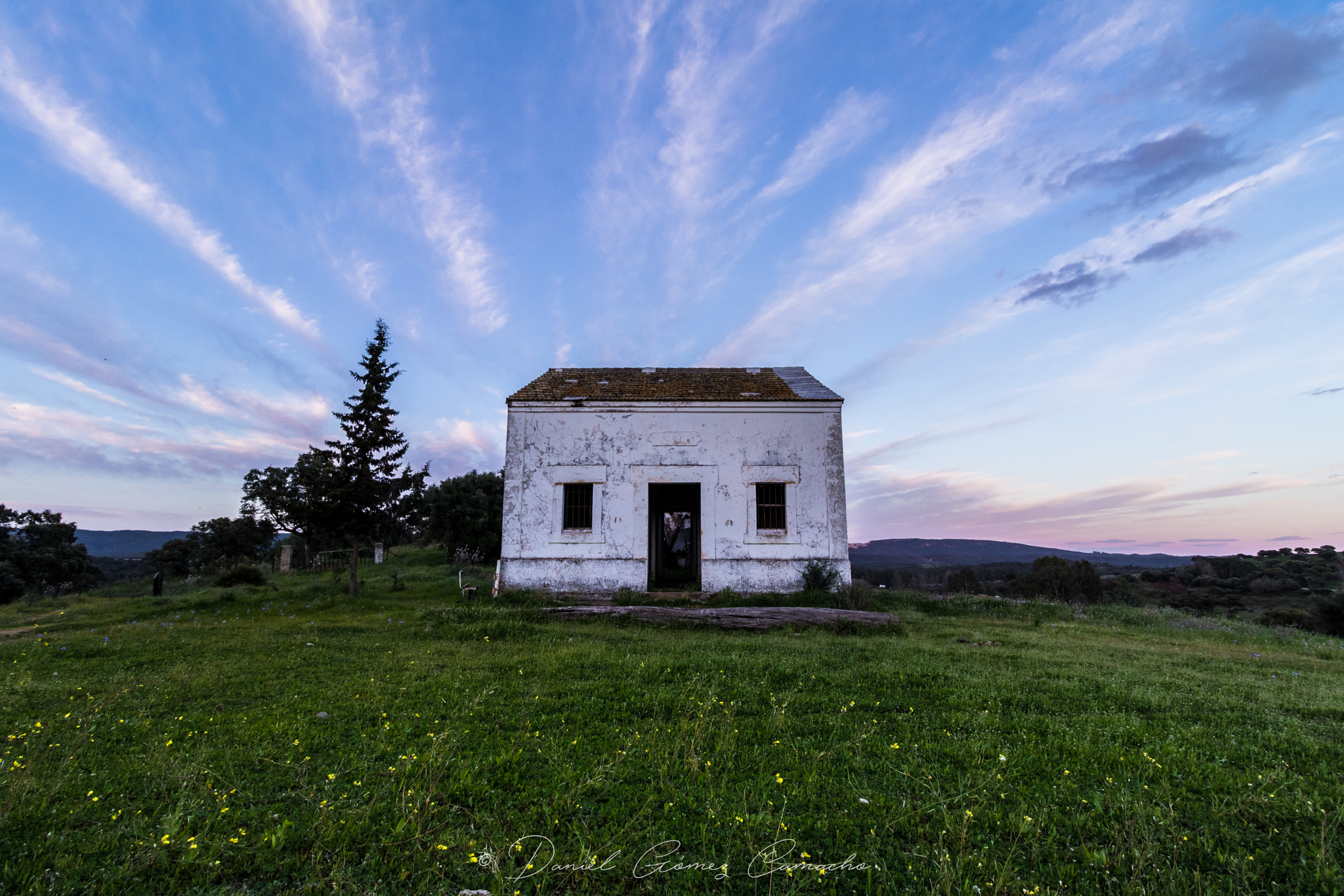 Canon EOS 750D (EOS Rebel T6i / EOS Kiss X8i) sample photo. Una casita en el campo photography