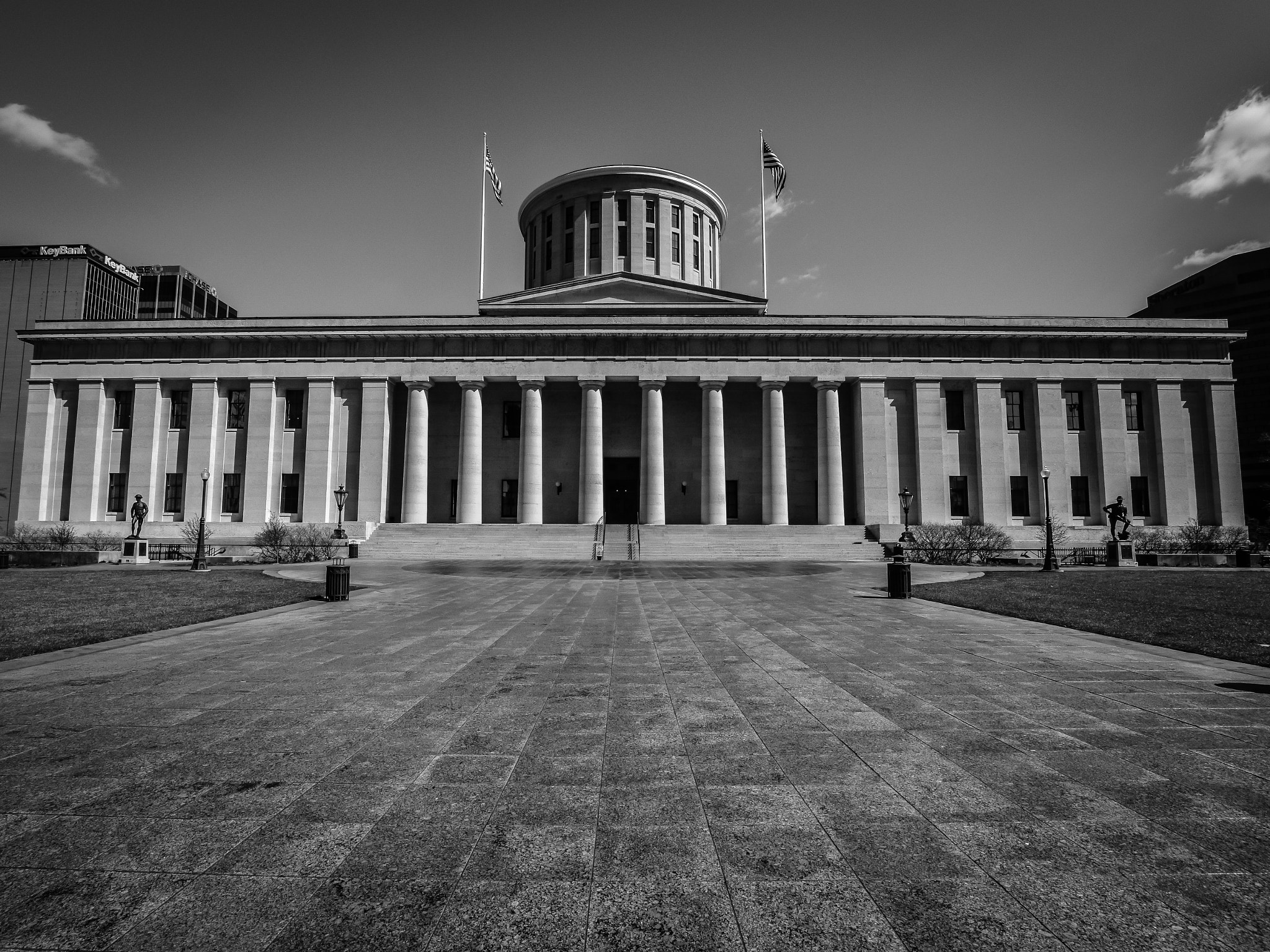 Nikon D5500 + Sigma 10-20mm F3.5 EX DC HSM sample photo. Mono statehouse photography