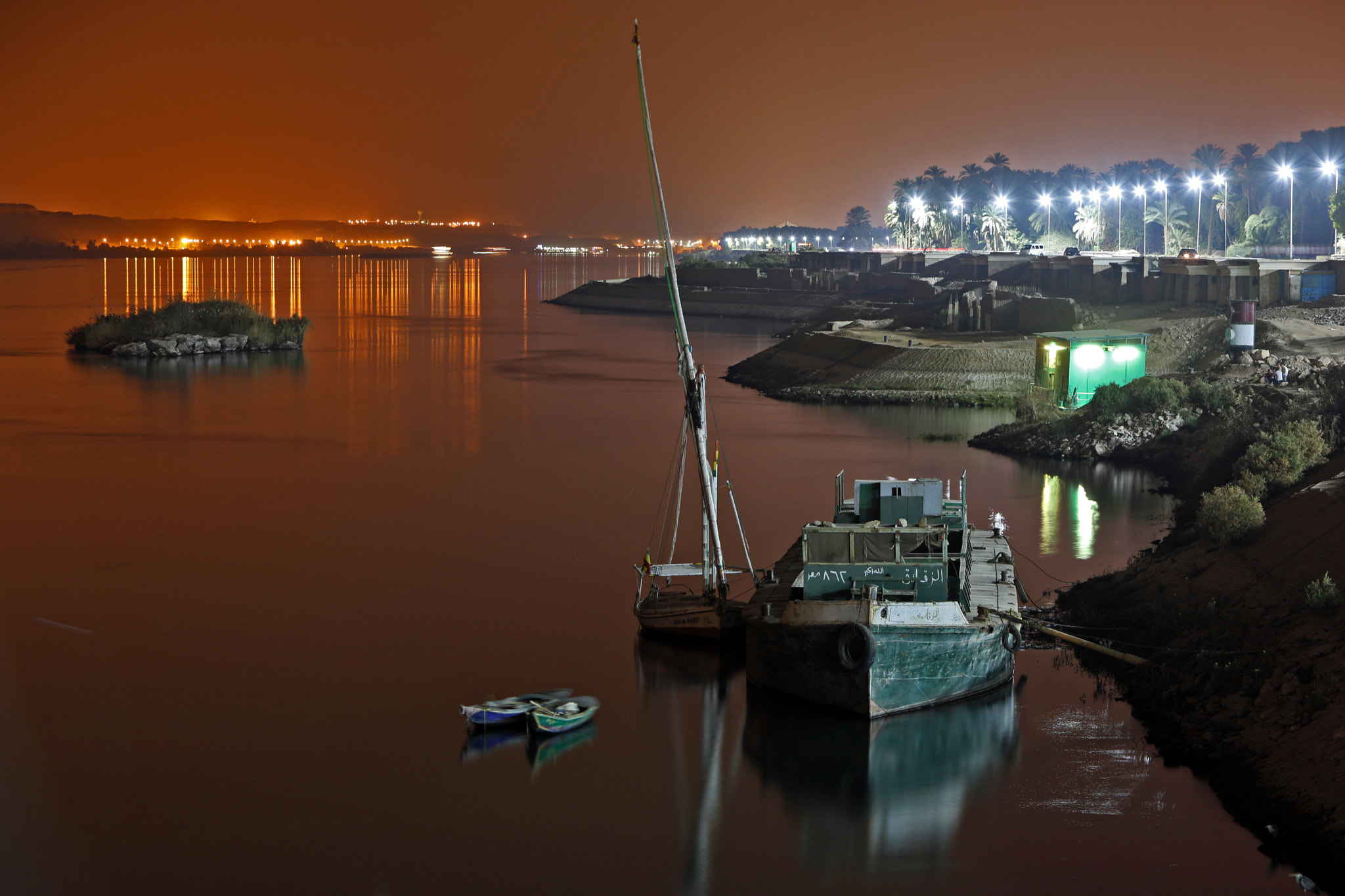 Canon EOS 5D Mark IV + Canon EF 70-200mm F2.8L IS USM sample photo. Nile in the night photography