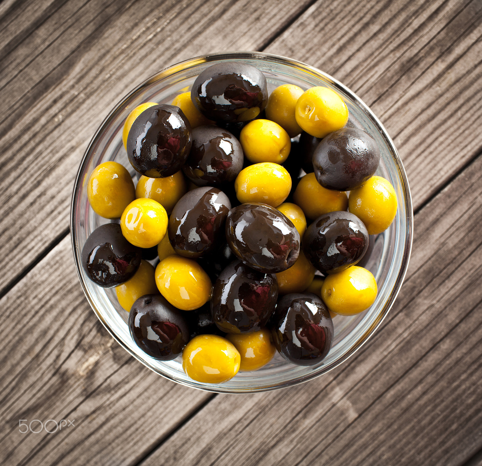 Canon EF 35mm F1.4L USM sample photo. Olives on a wooden table photography