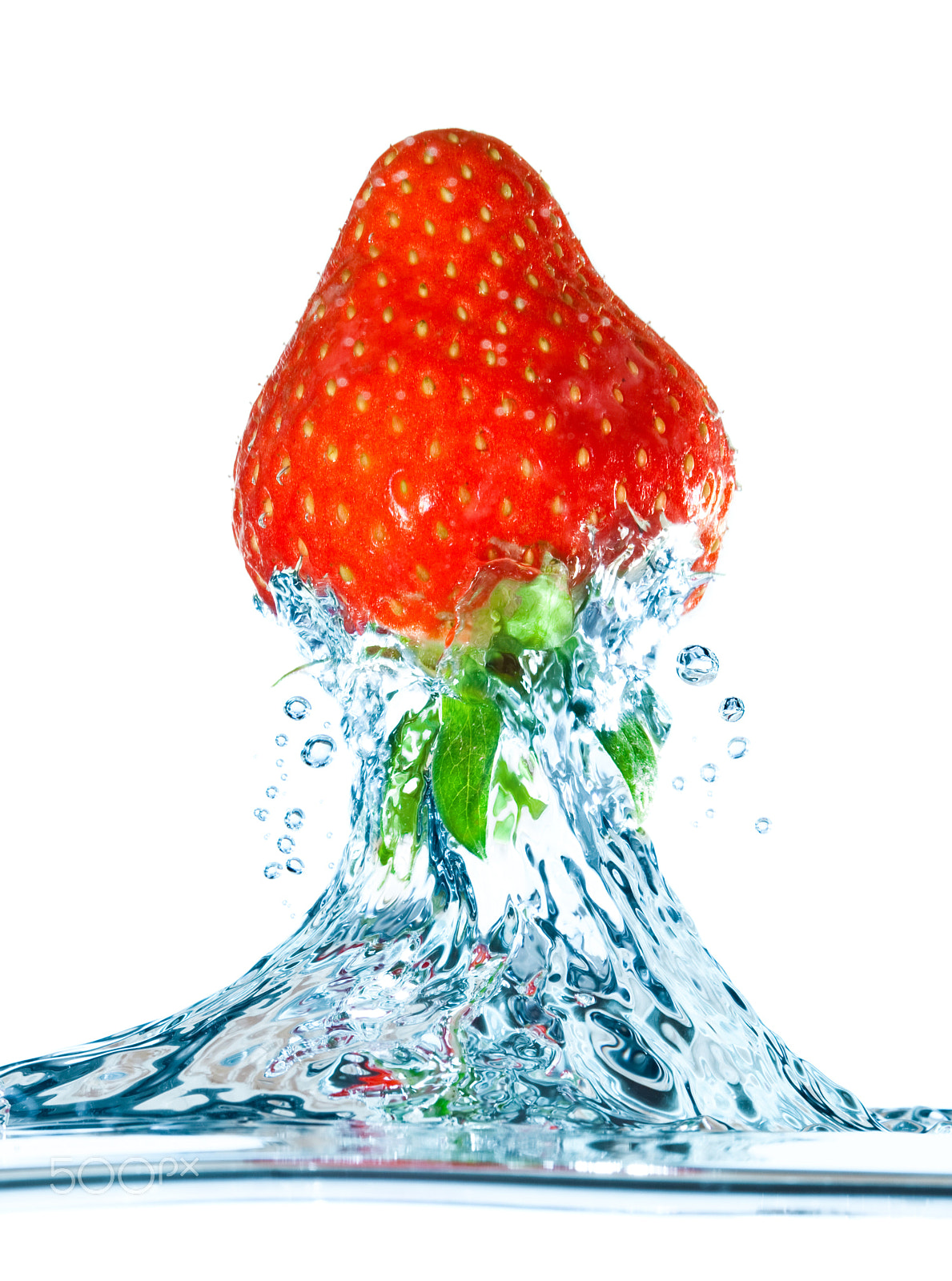Canon EF 100mm F2.8 Macro USM sample photo. Strawberry and water photography