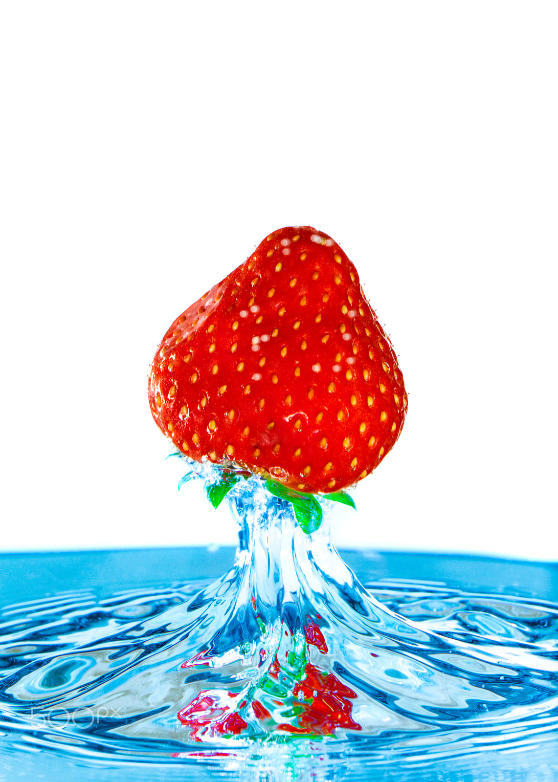 Canon EOS 5D Mark II + Canon EF 100mm F2.8 Macro USM sample photo. Strawberry and water photography