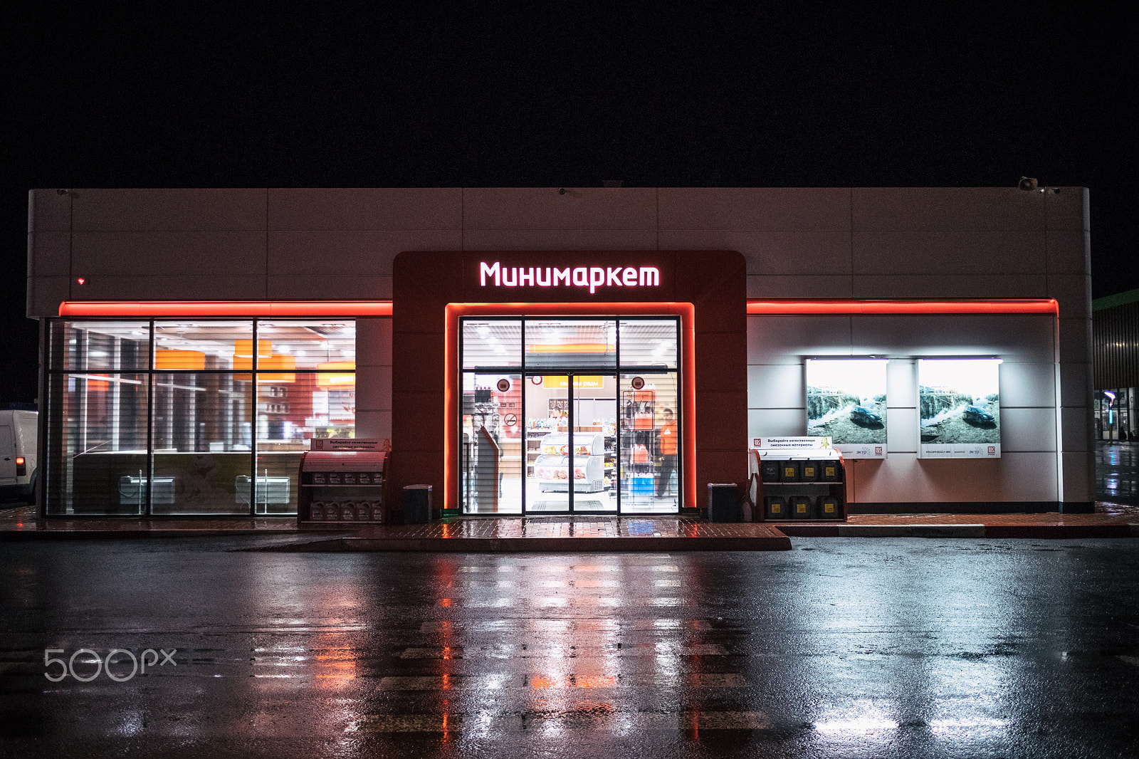 Canon EF-M 22mm F2 STM sample photo. Night photography