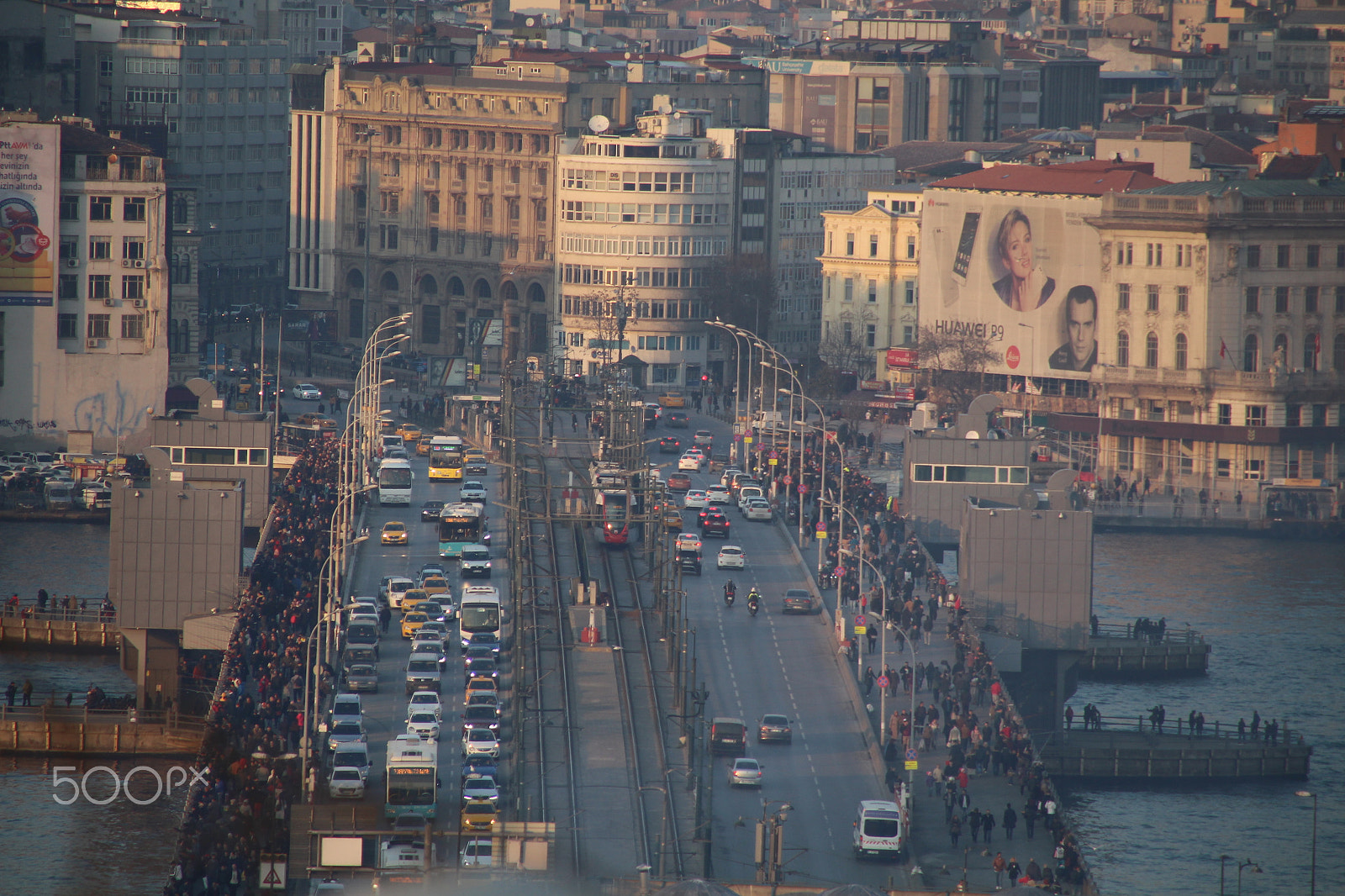 Canon EOS 700D (EOS Rebel T5i / EOS Kiss X7i) + Canon TS-E 90mm F2.8 Tilt-Shift sample photo. Crowd of the city photography