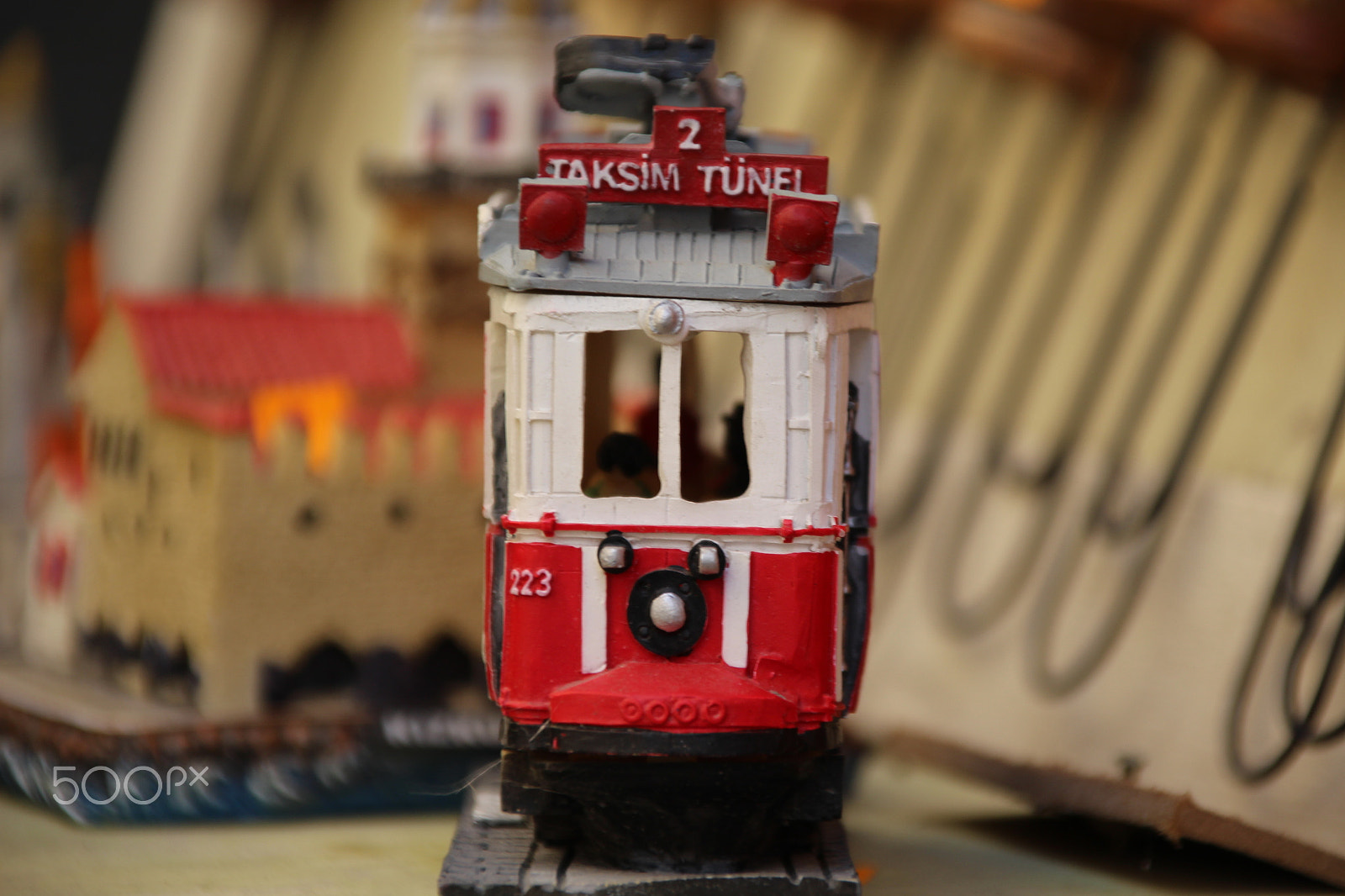 Canon EOS 700D (EOS Rebel T5i / EOS Kiss X7i) + Canon TS-E 90mm F2.8 Tilt-Shift sample photo. Tramway taksim photography