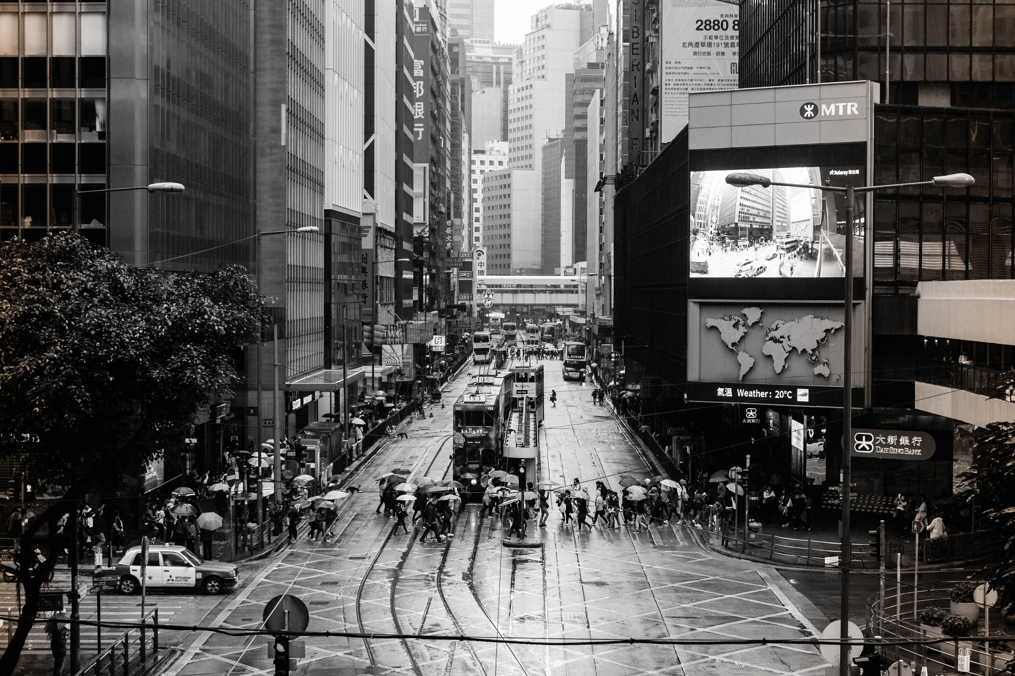 Canon EOS 100D (EOS Rebel SL1 / EOS Kiss X7) + Canon EF 40mm F2.8 STM sample photo. Trams in hong kong photography