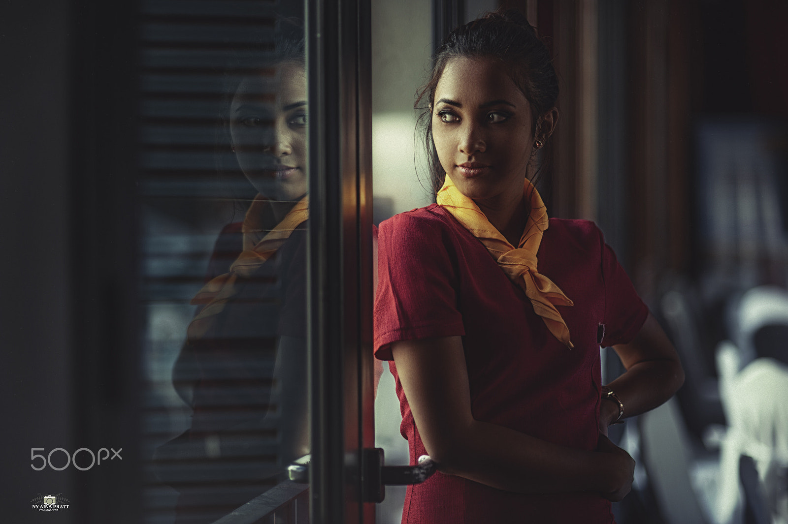 Nikon D700 + Nikon AF Nikkor 85mm F1.8D sample photo. Lady in red photography