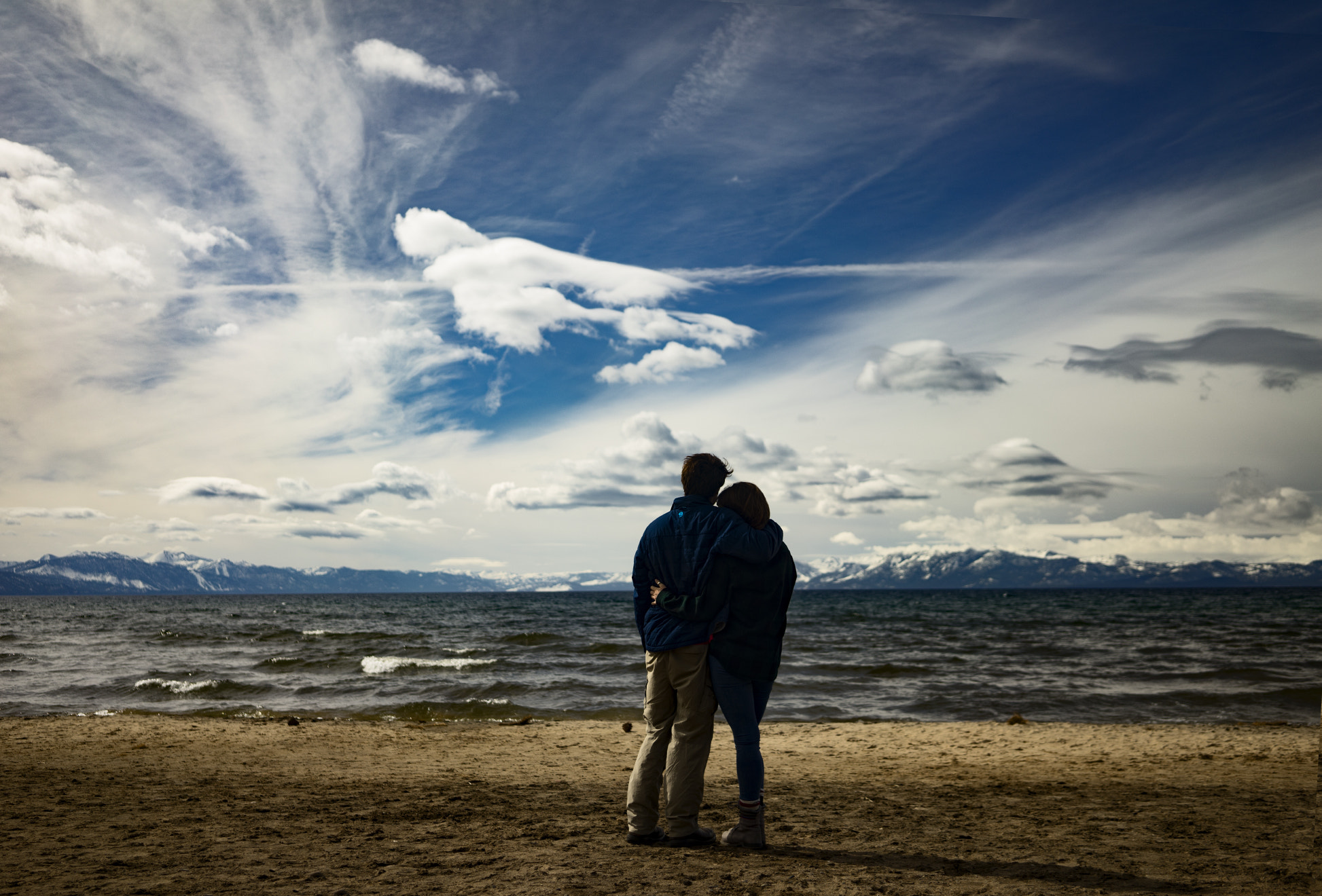 Sony a7 + Sony Sonnar T* FE 35mm F2.8 ZA sample photo. Couple by lake photography