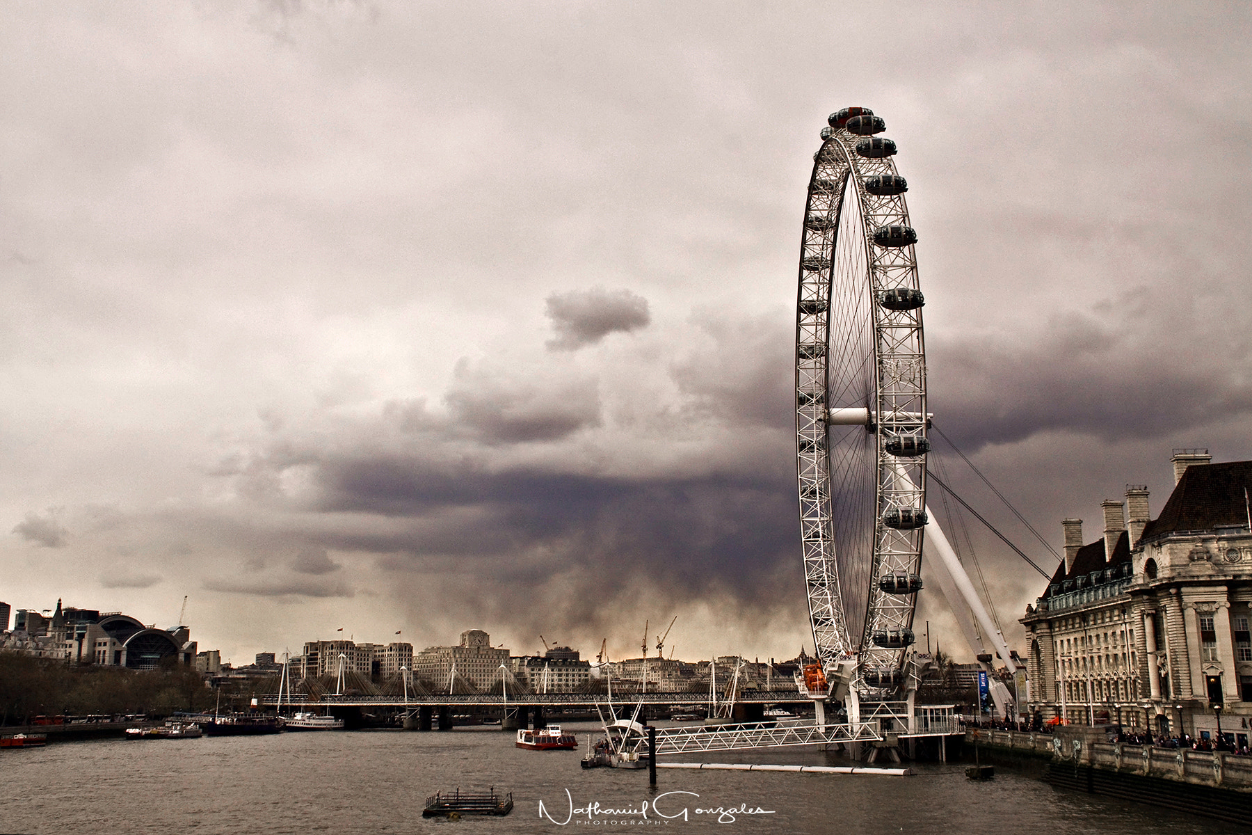 Canon EF-S 18-200mm F3.5-5.6 IS sample photo. London eye photography