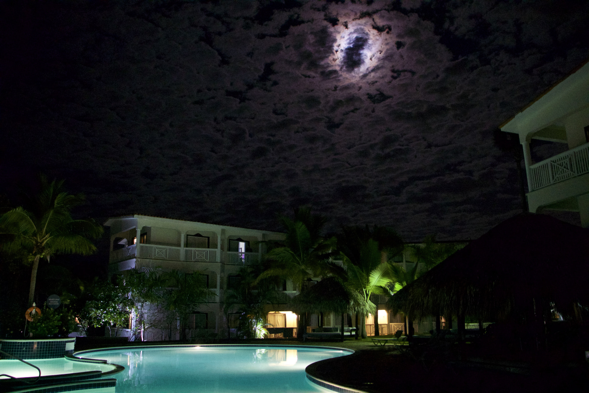 Canon EOS 760D (EOS Rebel T6s / EOS 8000D) sample photo. Poolside photography
