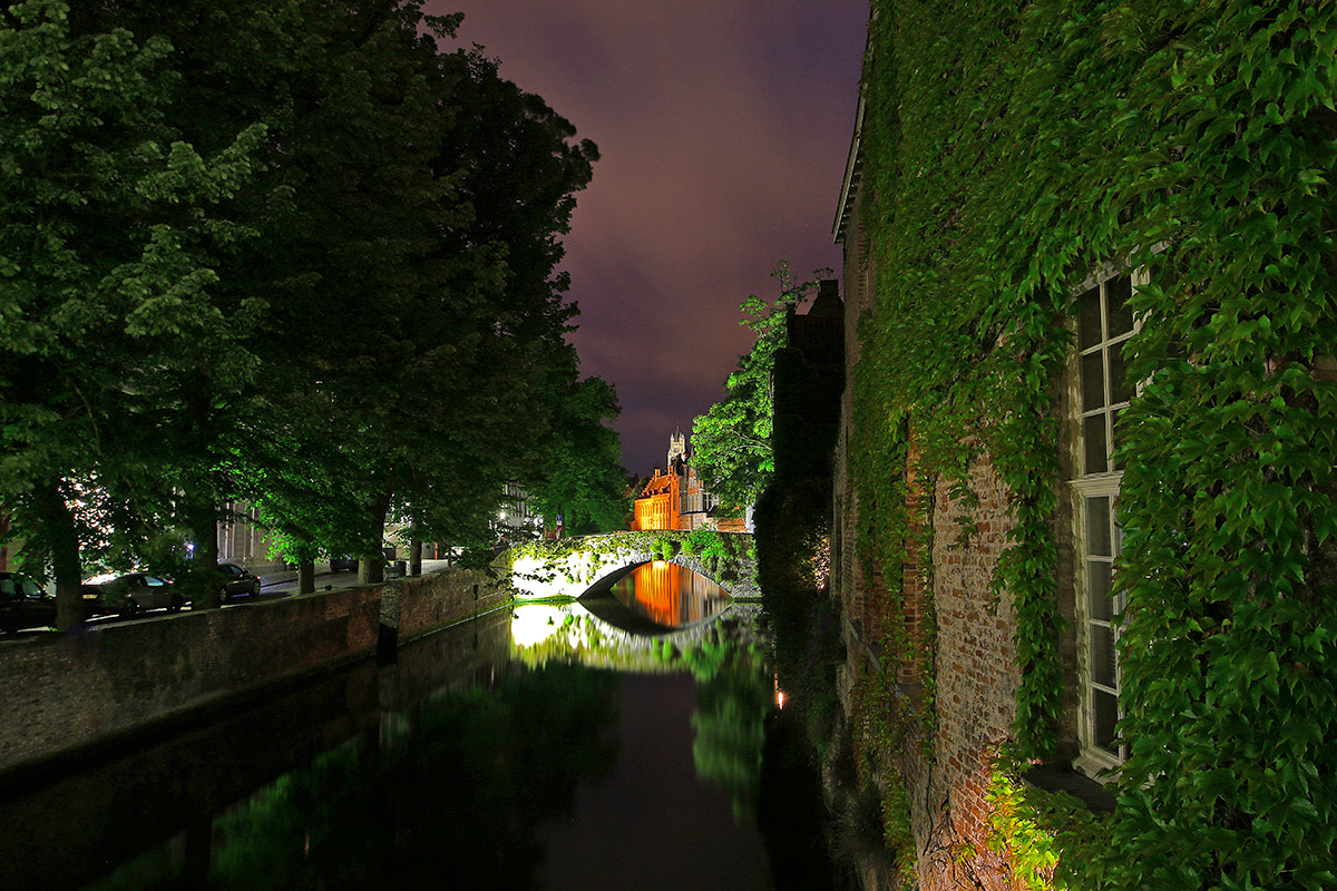 Canon EOS 70D + Sigma 8-16mm F4.5-5.6 DC HSM sample photo. Bruges at night photography