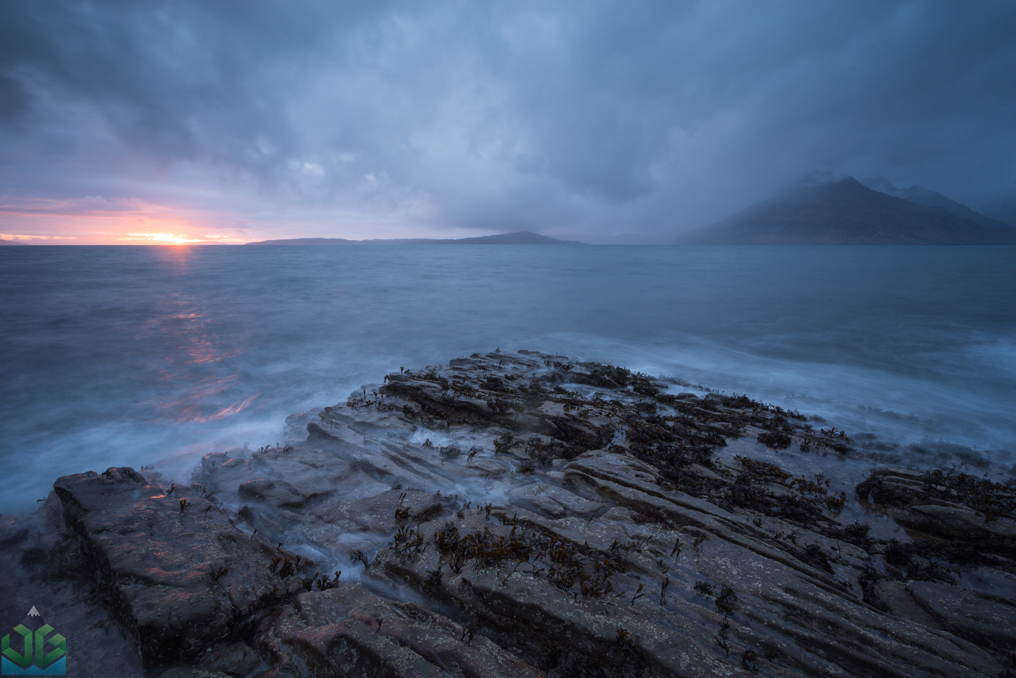 Sony a7R + Sony Vario-Tessar T* FE 16-35mm F4 ZA OSS sample photo. Elgol sunset photography